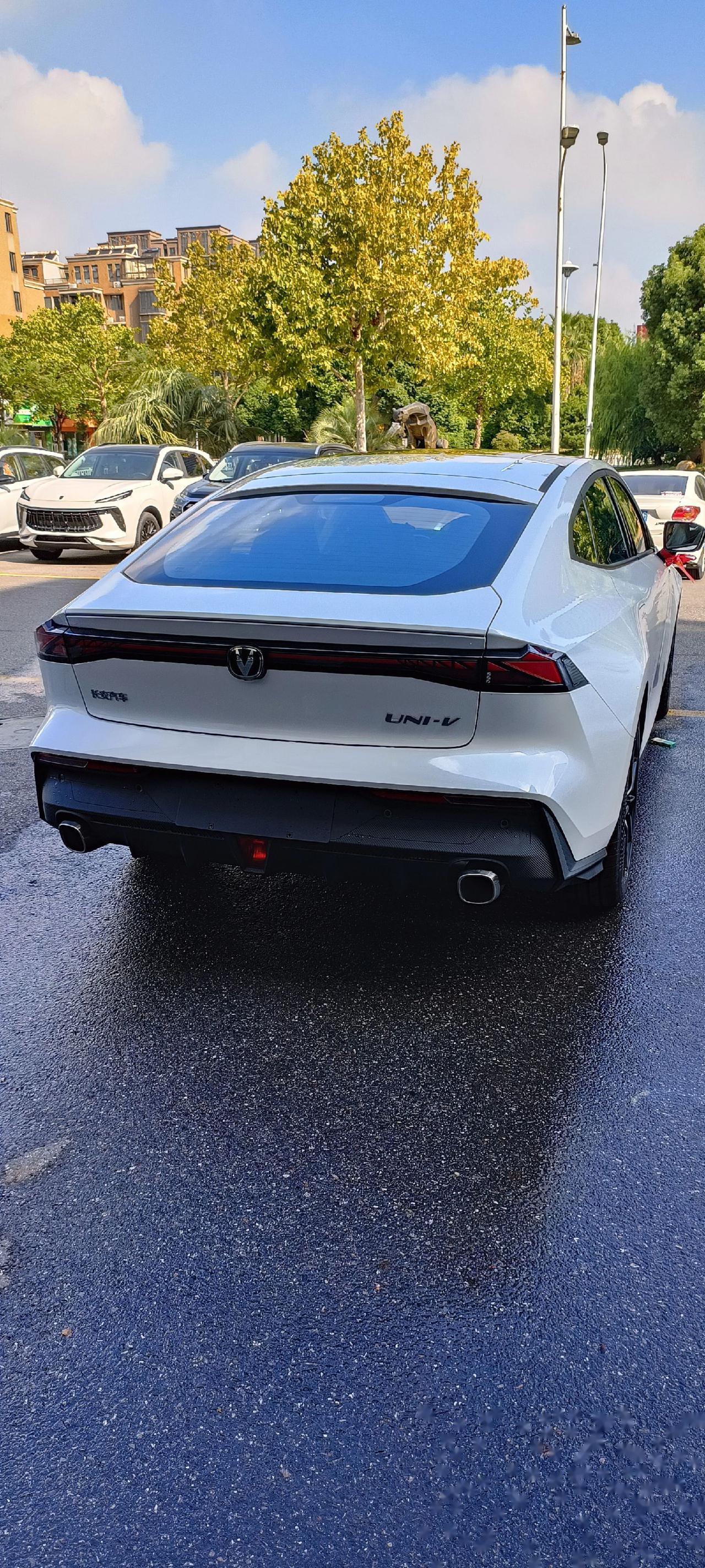 长安univ,1.5t四缸发动机,188匹马力.电动尾翼,原厂自带声浪.欢迎来盘