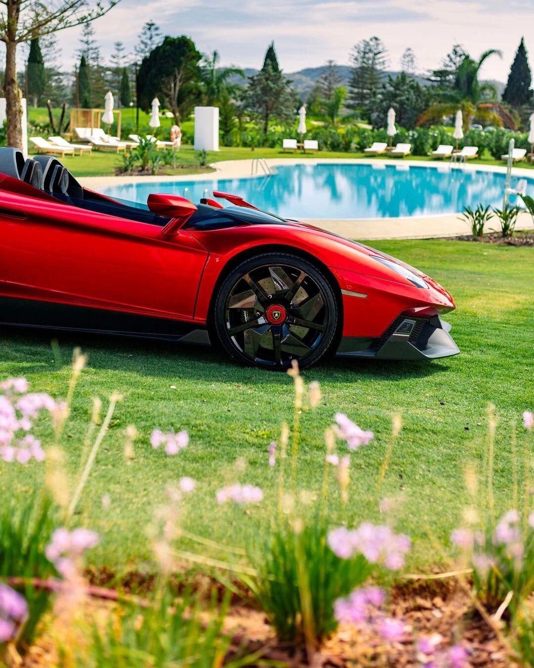 红色兰博基尼aventador j