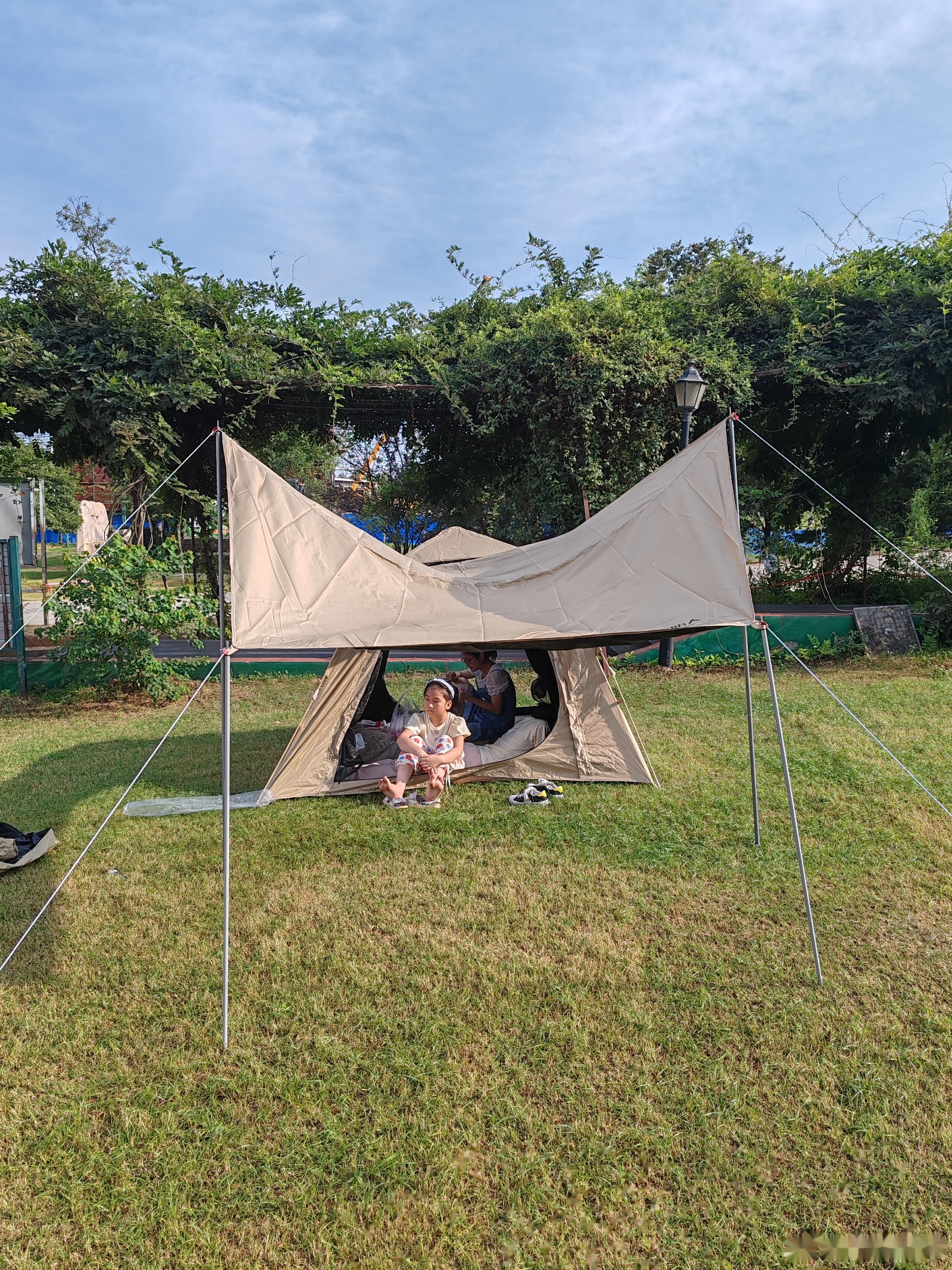 坐在大沙发上,打开空调,"理想同学,开启小憩模式",主驾座椅自动调到