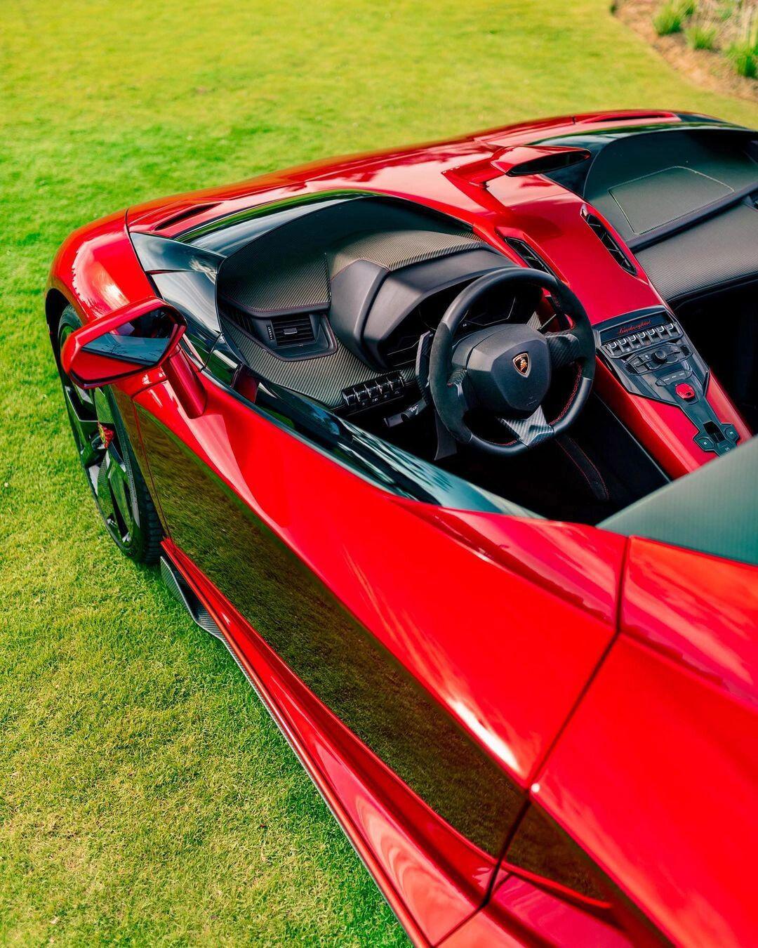 红色兰博基尼aventador j