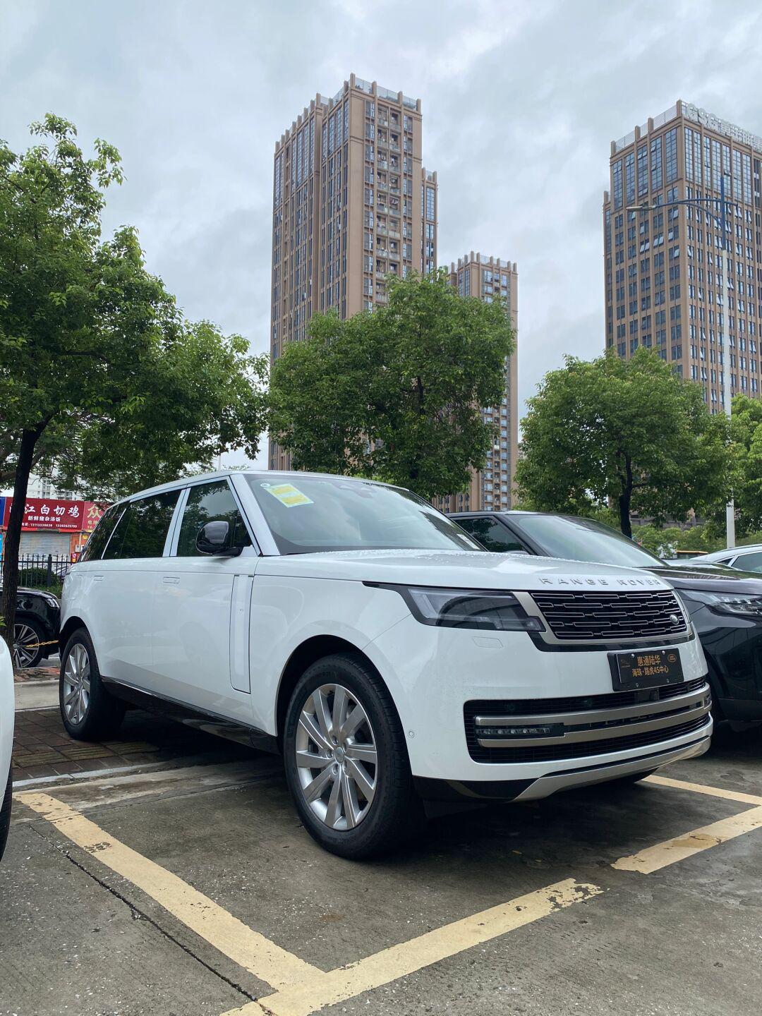 7座揽胜已到店,不用交豪车税的路虎揽胜长轴