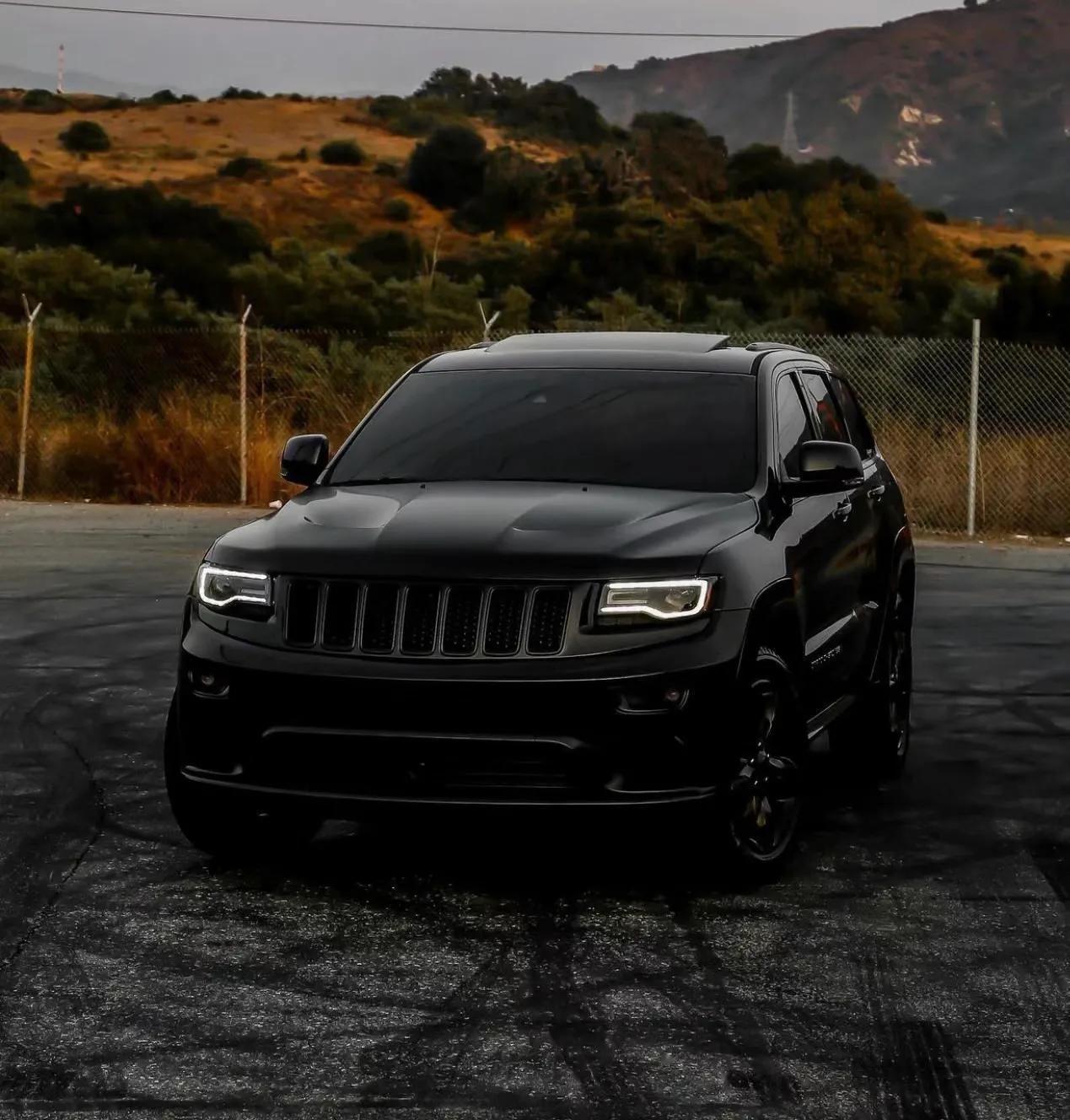 吉普大切srt8以其独特的性能和卓越的品质,成为了许多消费者的理想