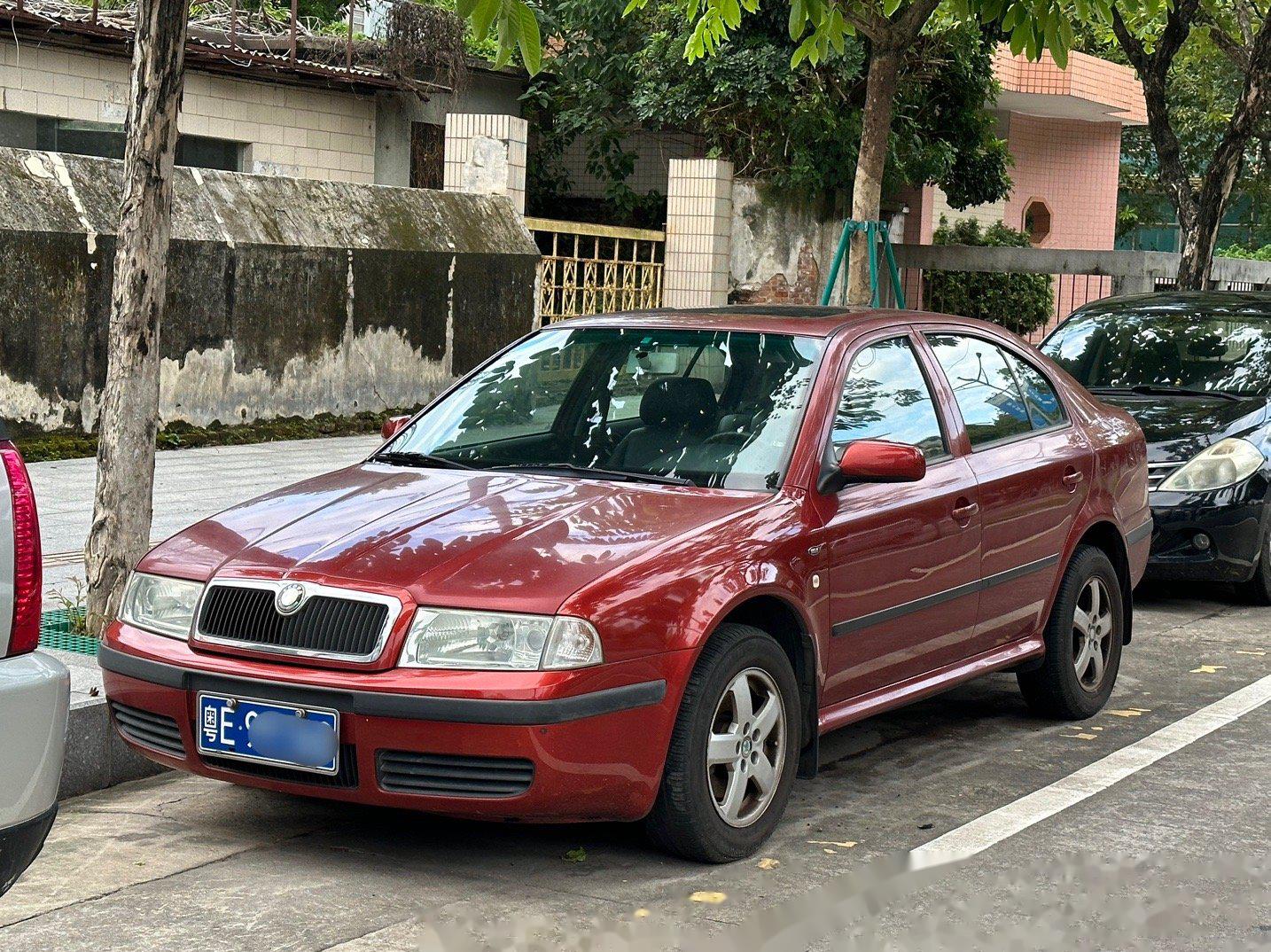 初代的斯柯达欧雅是进口身份,价格20万 ,同时还是比宝来更早的pq34