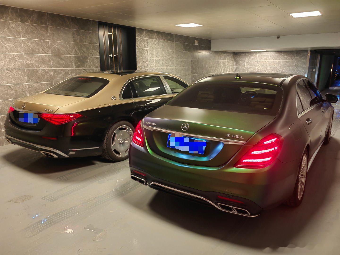 两代奔驰v12的雨夜相遇. 昨晚开着迈巴赫s680和上海粉丝的s65 l amg