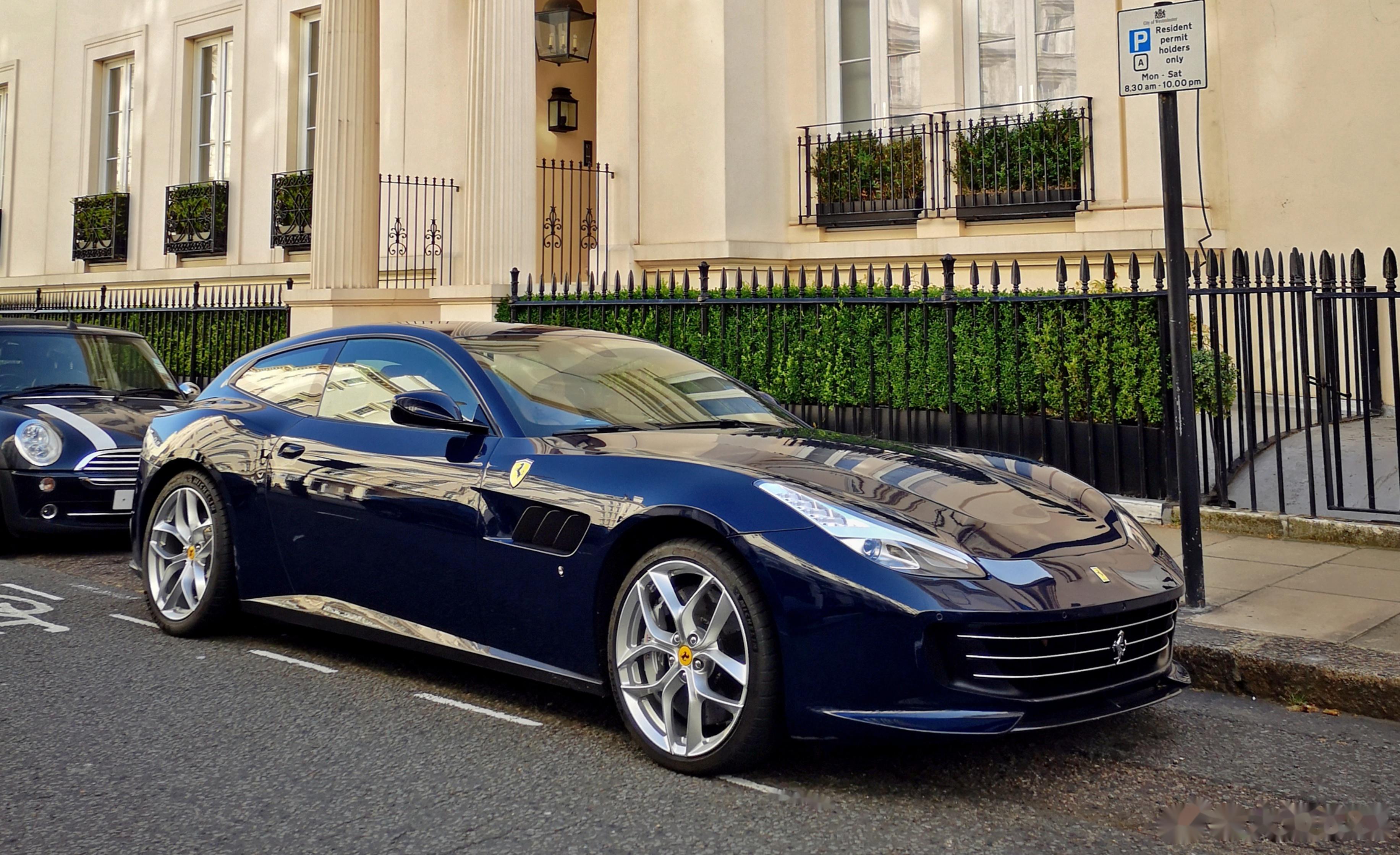 法拉利 gtc4 lusso