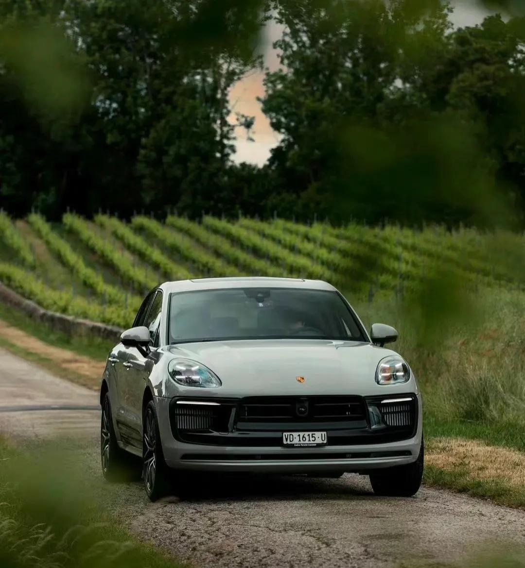 保时捷macan是一款豪华中型suv,其特点在于出色的操控性和卓越的设计.