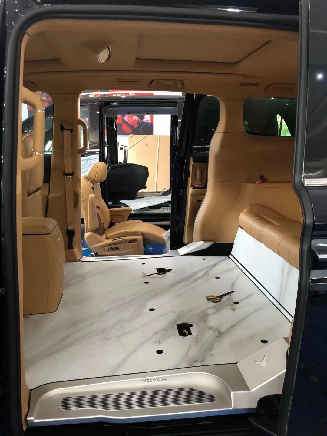 岚图梦想家无轨道地板,三排原车改装沙发床