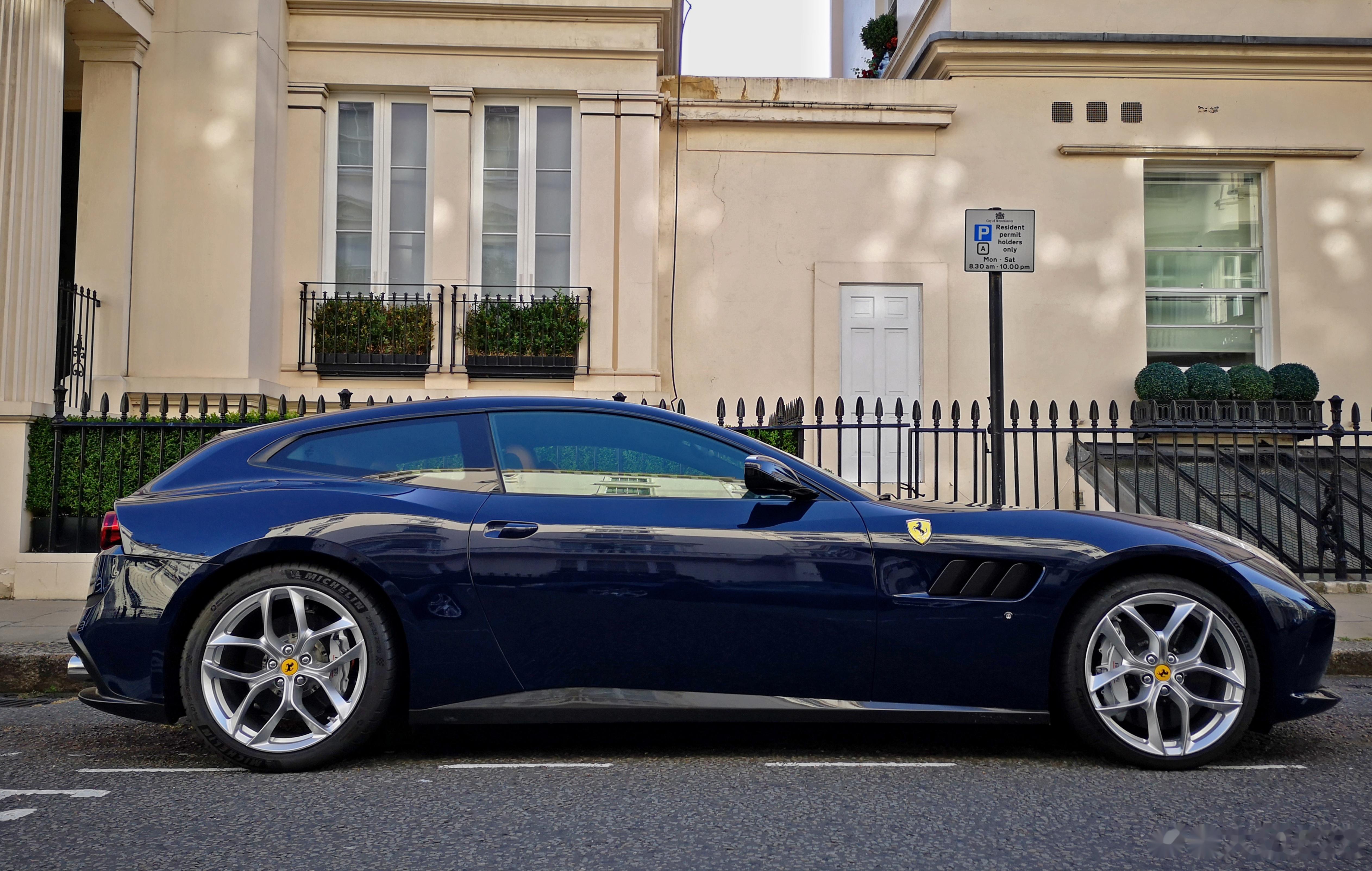 法拉利 gtc4 lusso