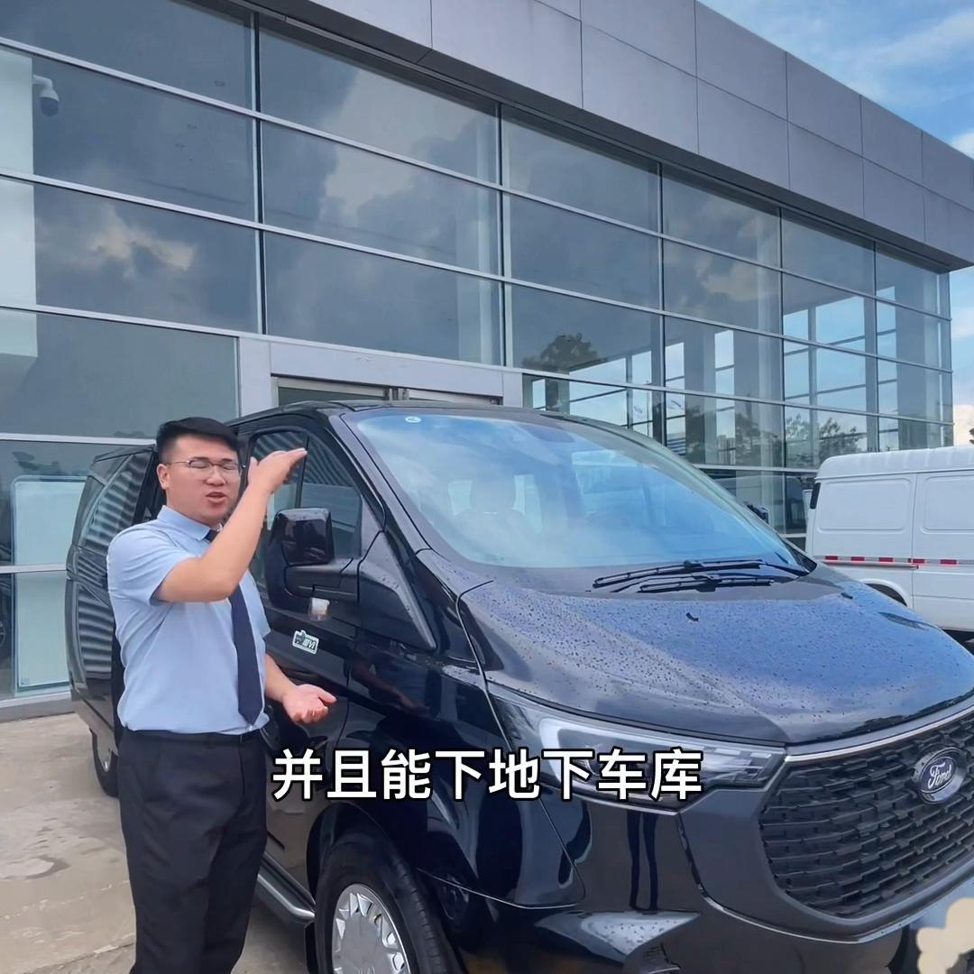 福特全顺v362中轴低顶,适合出行游玩和地下车库.
