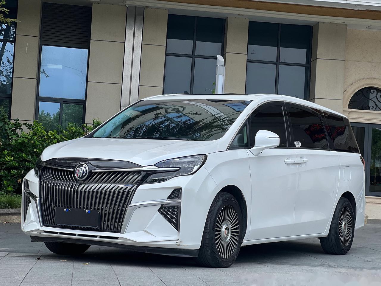 2021款别克gl8 es陆尊 653t舒适形 在国内mpv领域里,别克gl8一