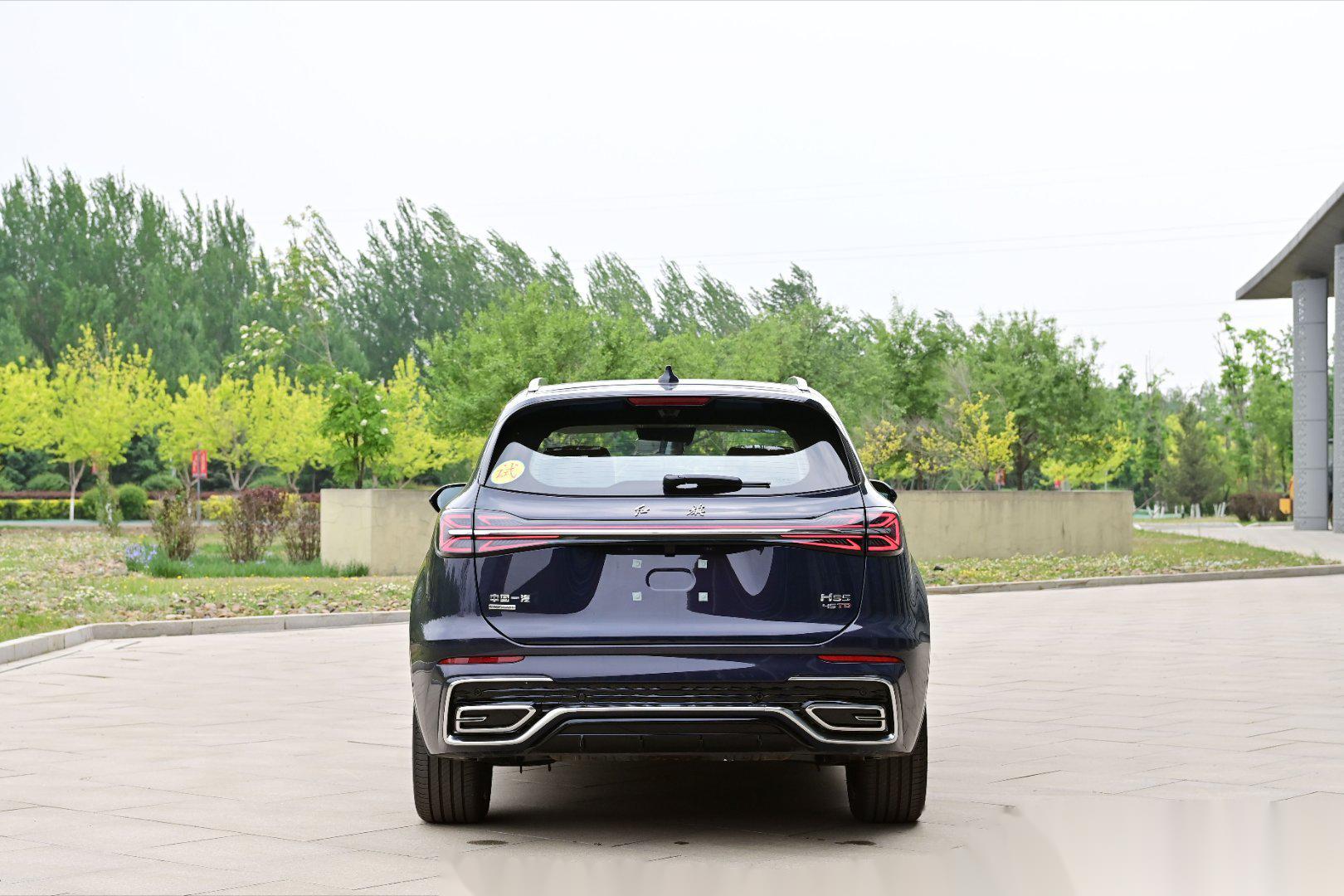 新红旗hs5箭羽式贯穿式后尾灯来啦