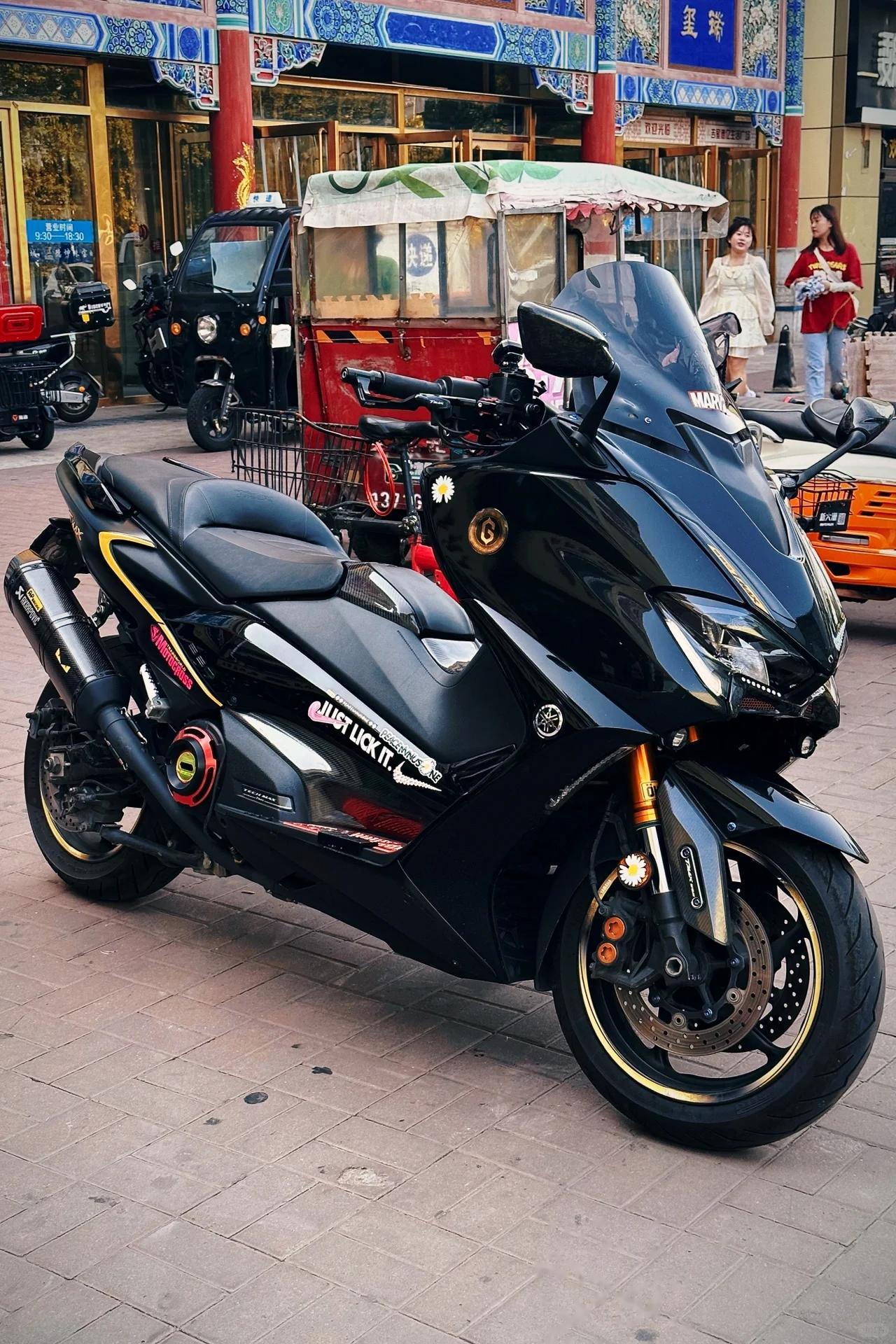 雅马哈tmax560 羊王没毛病 很多人都在纠结购买雅马哈tmax560 还是本