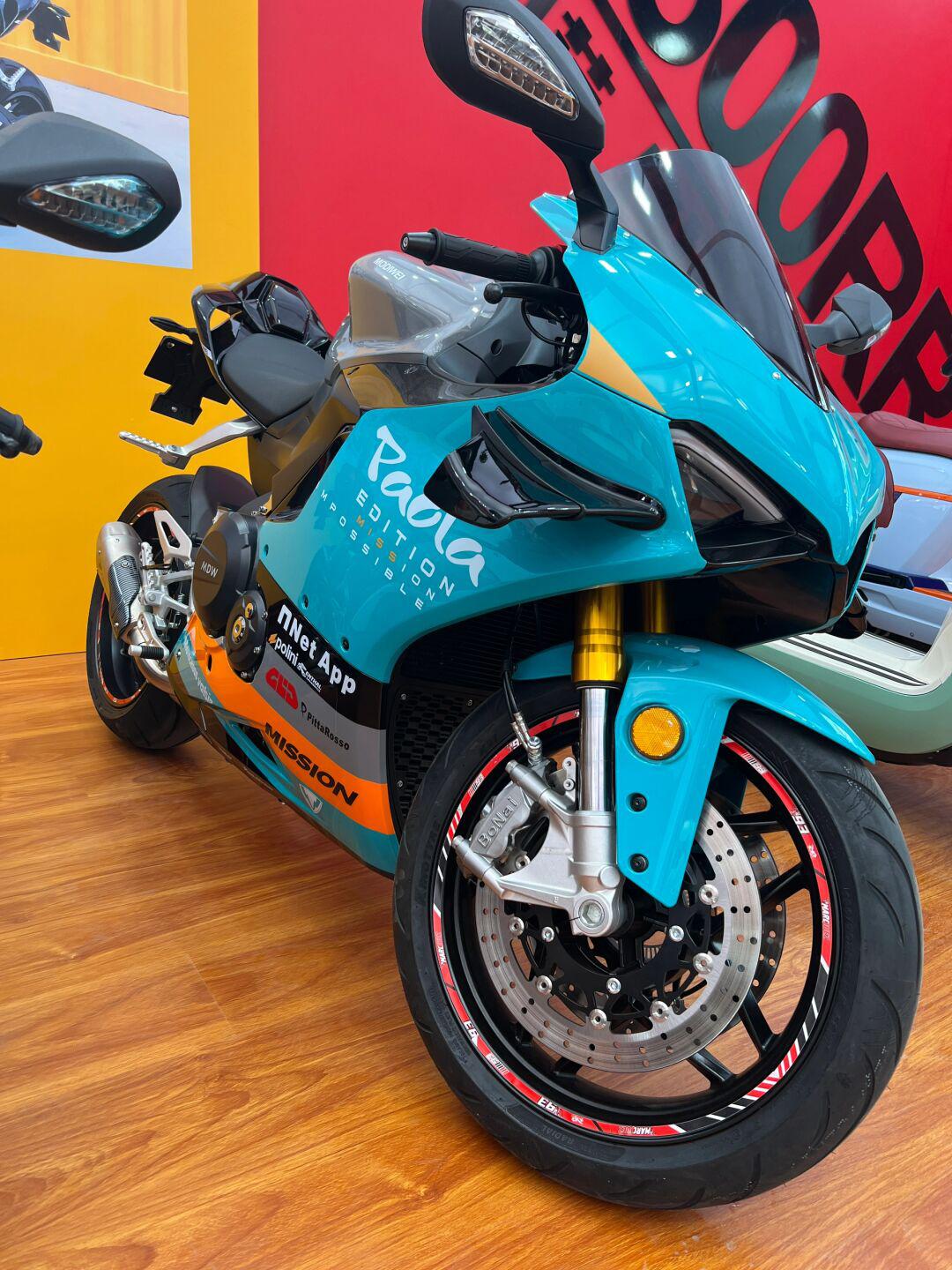 国产四缸杜卡迪到店!