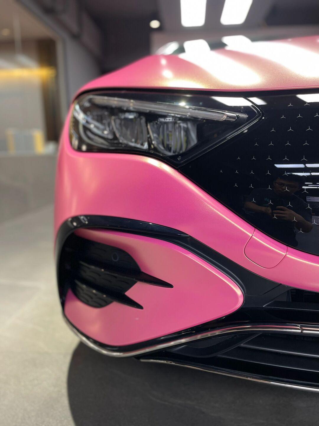 带金色钻石的车膜见过吗?小姐姐闭眼选