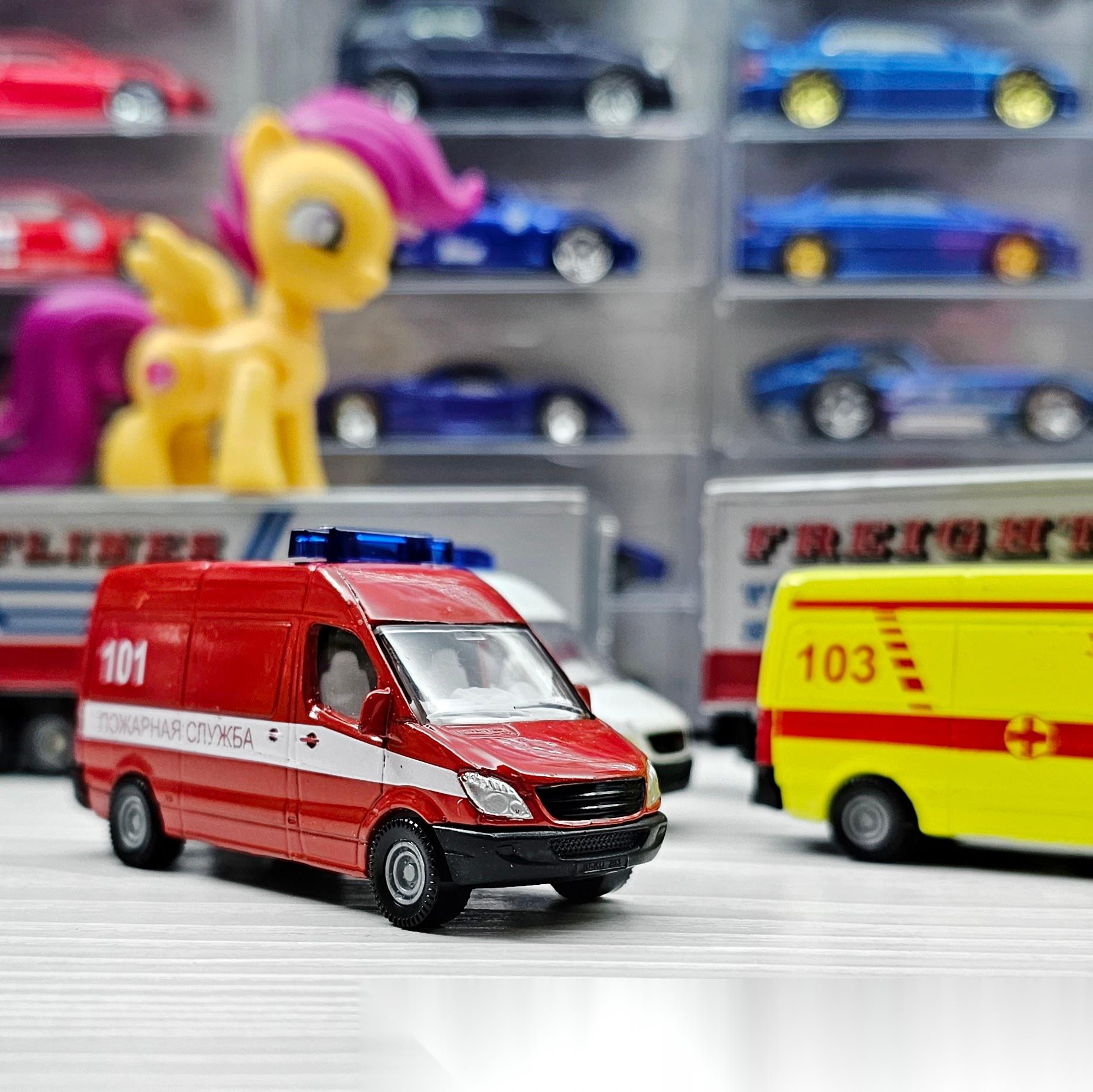 587 siku 奔驰凌特警车/救护车/消防指挥车 俄区限定 3英寸 没有比例