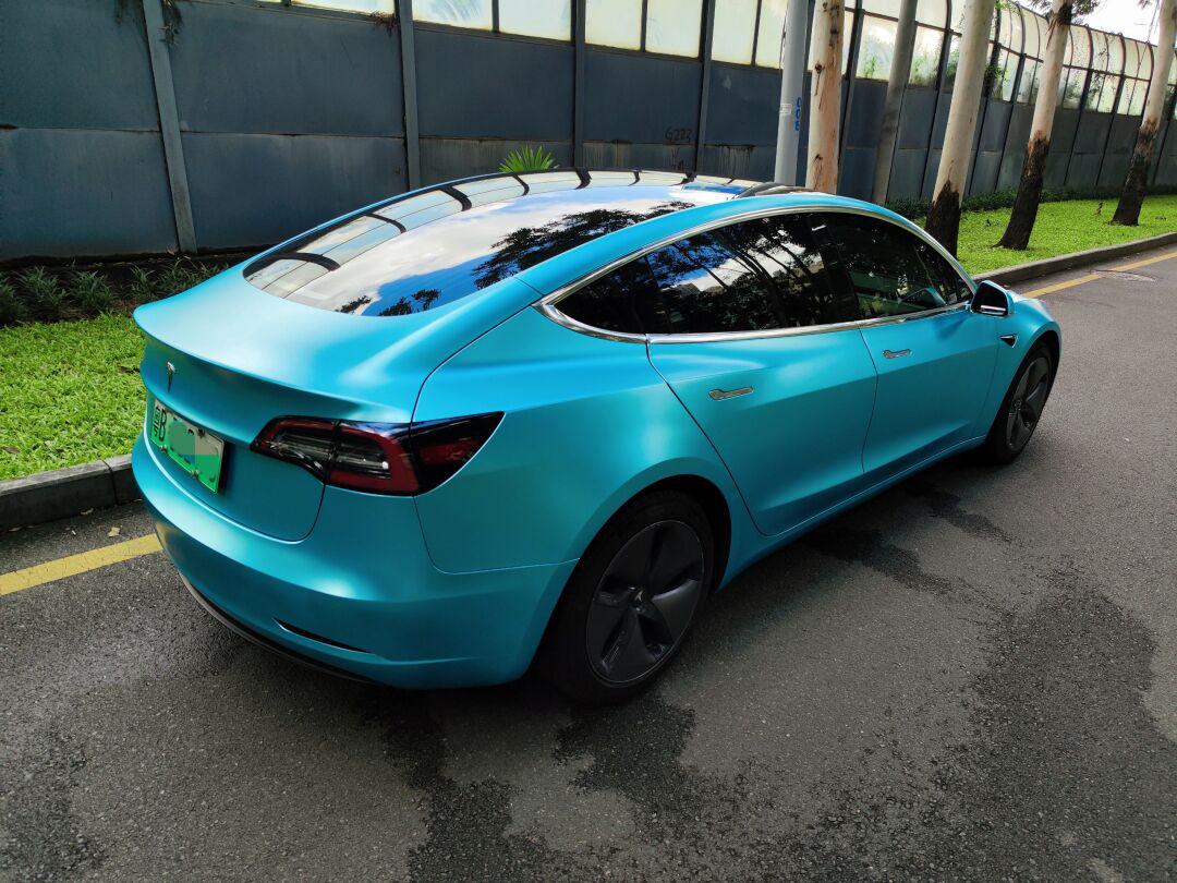 特斯拉 model 3 电光湖水蓝