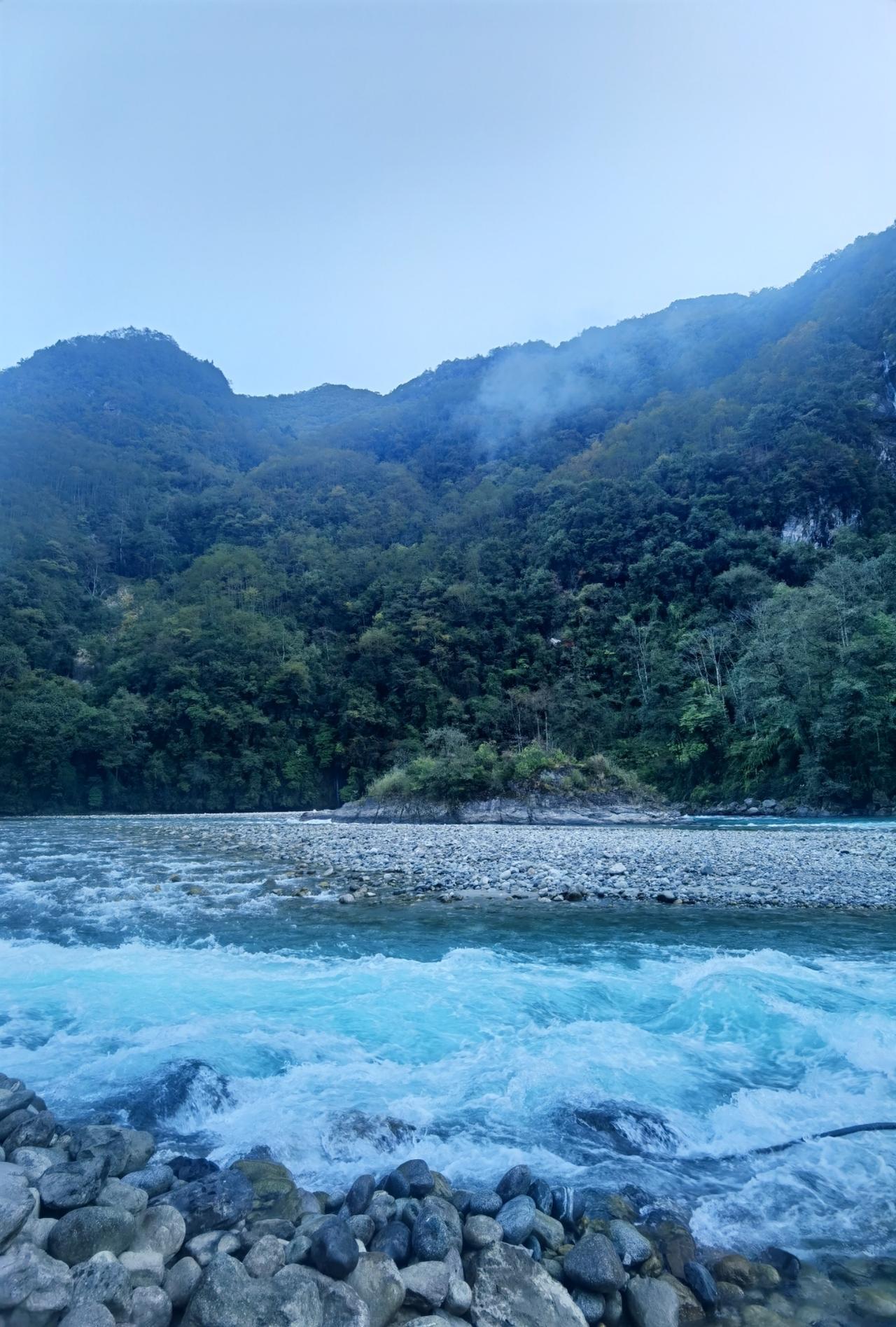 怒江大峡谷露天温泉图片