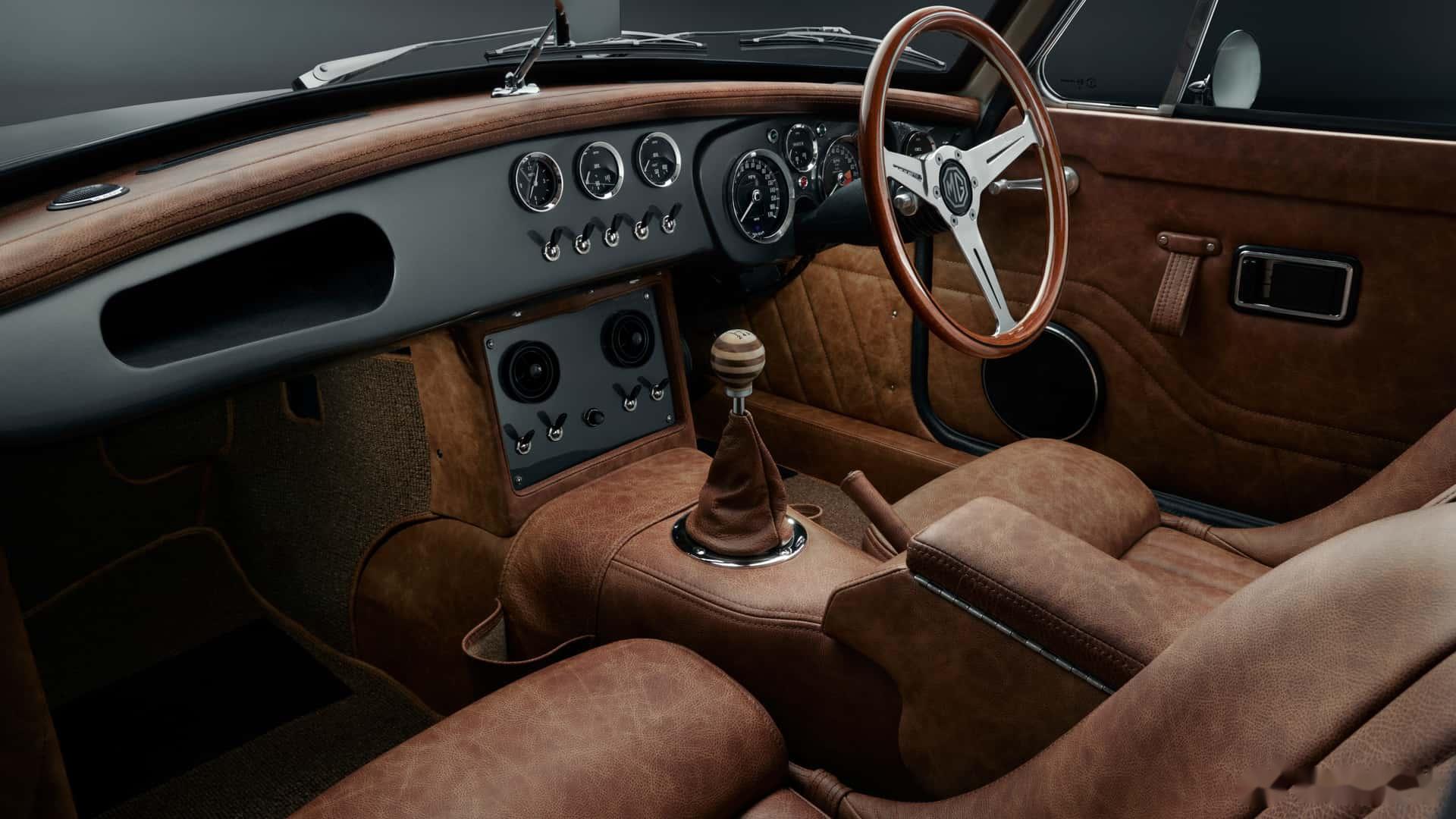 英国frontline汽车公司推出了两款mgb改装车,采用手动变速箱,其中一款