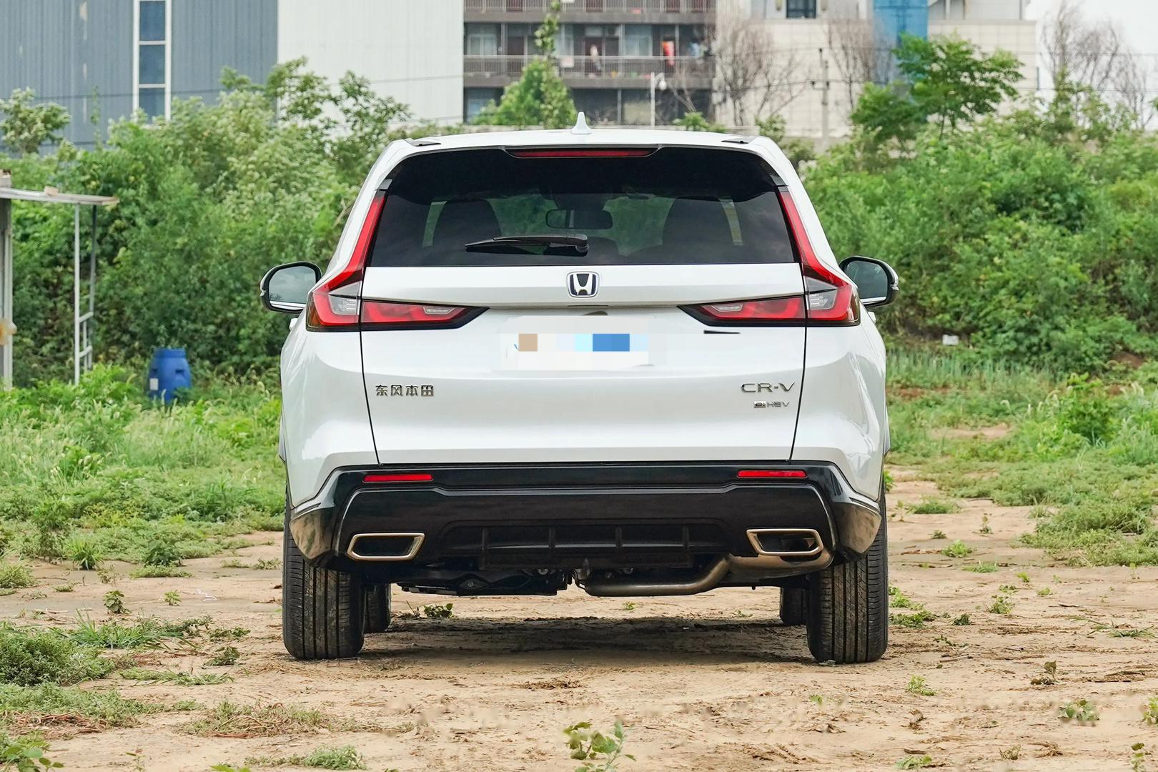 23款东本cr-v和广本皓影,新外观造型感觉线条更硬朗平直了,车头视觉