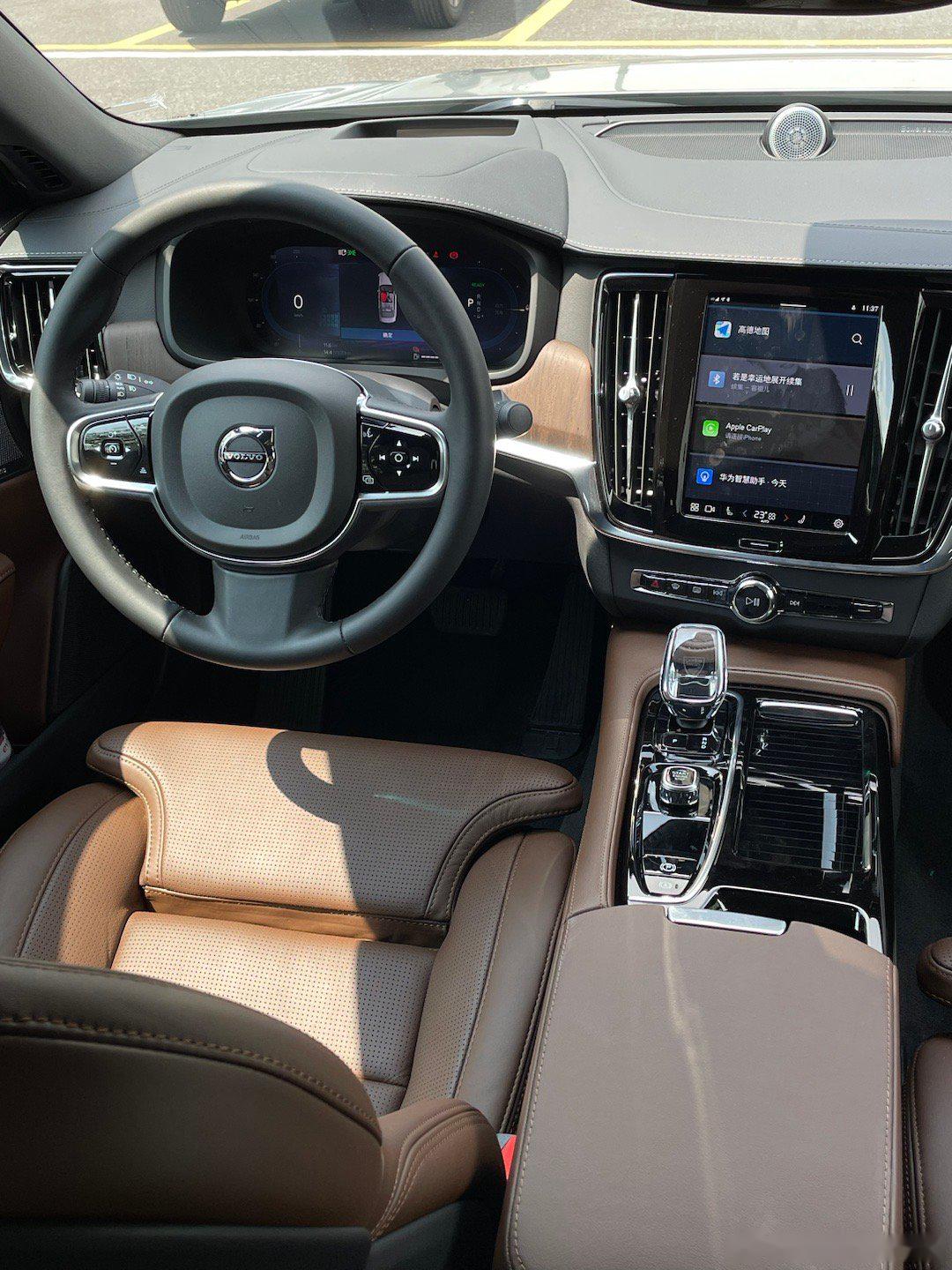 沃尔沃s90 t8,感觉底盘比之前开的燃油版好了很多.