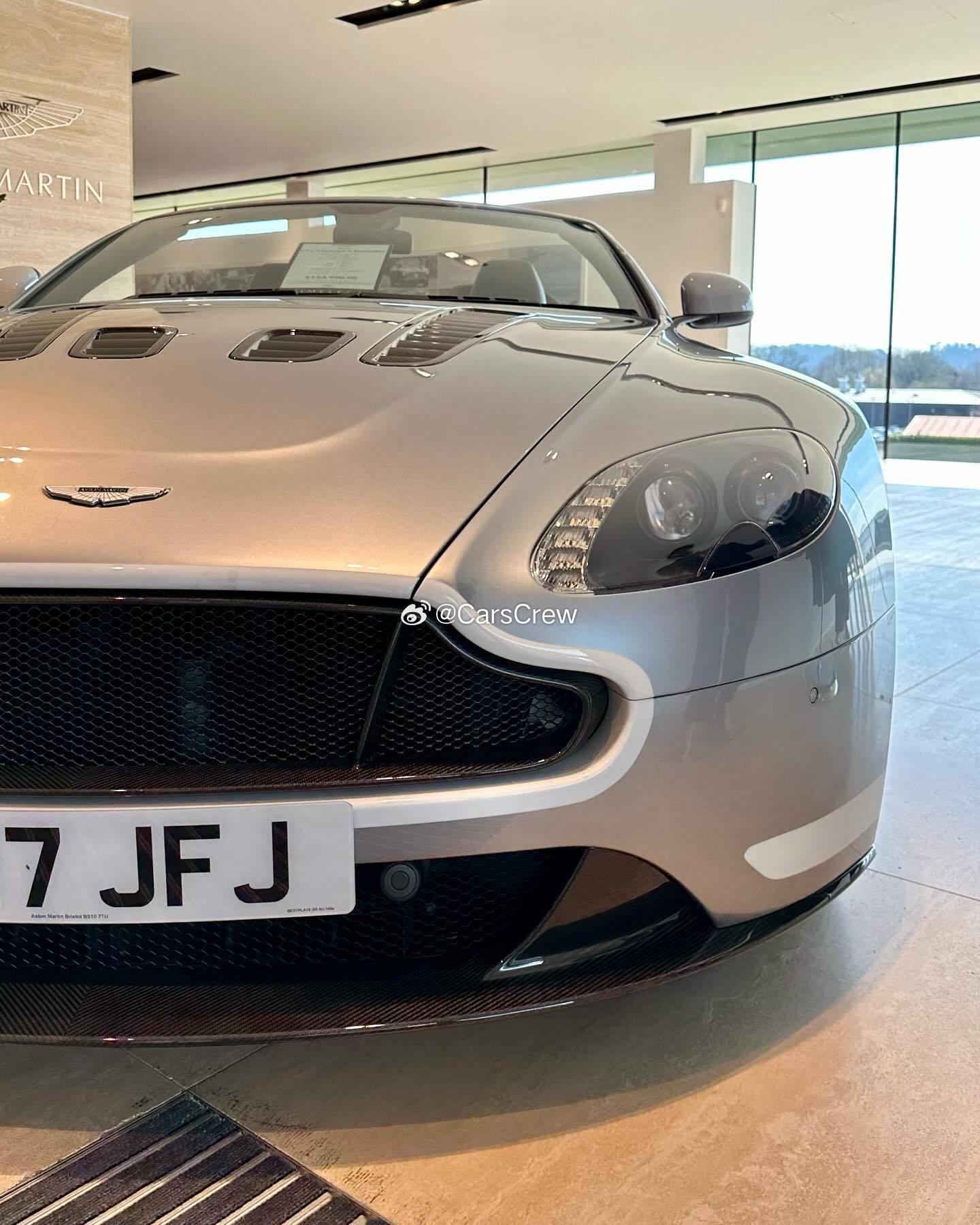 阿斯顿马丁 v12 vantage s roadster