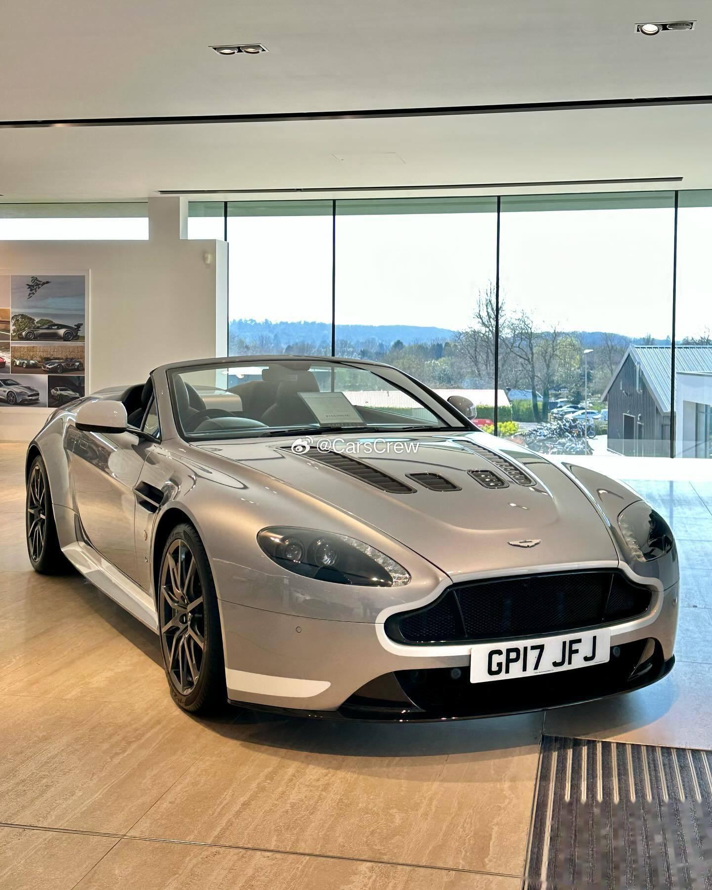 阿斯顿马丁 v12 vantage s roadster