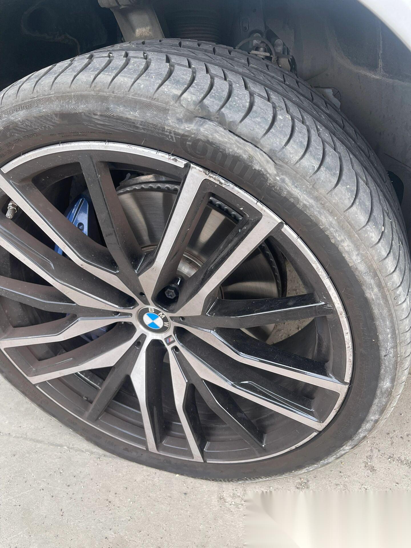 宝马x6 22寸轮毂无防爆胎已经不敢出远 买了刚一年多点只开了不到一万