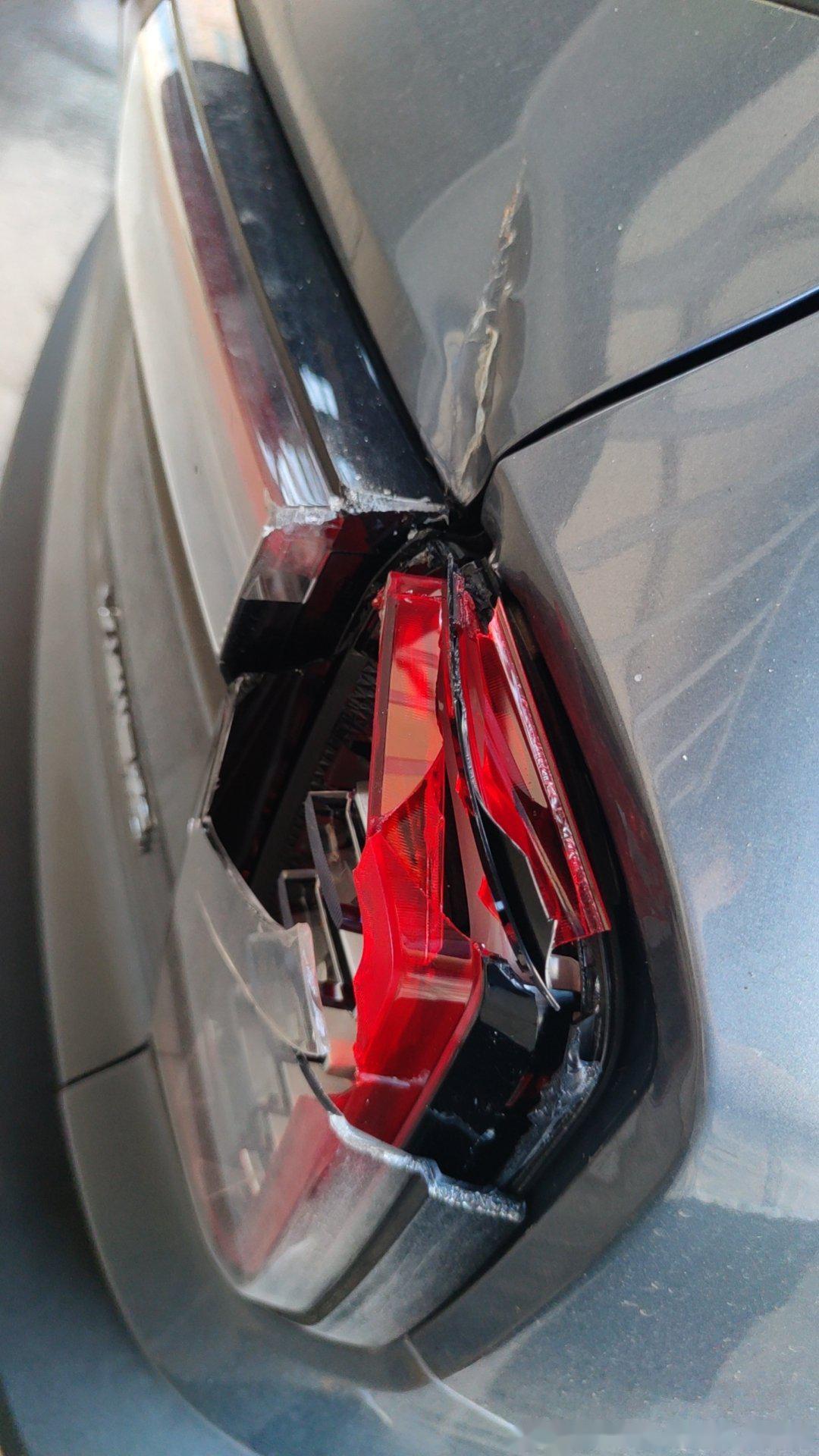 提车3个月 撞车两回 每次还都是我自己怼的 硬派越野哈弗大狗 楞被我