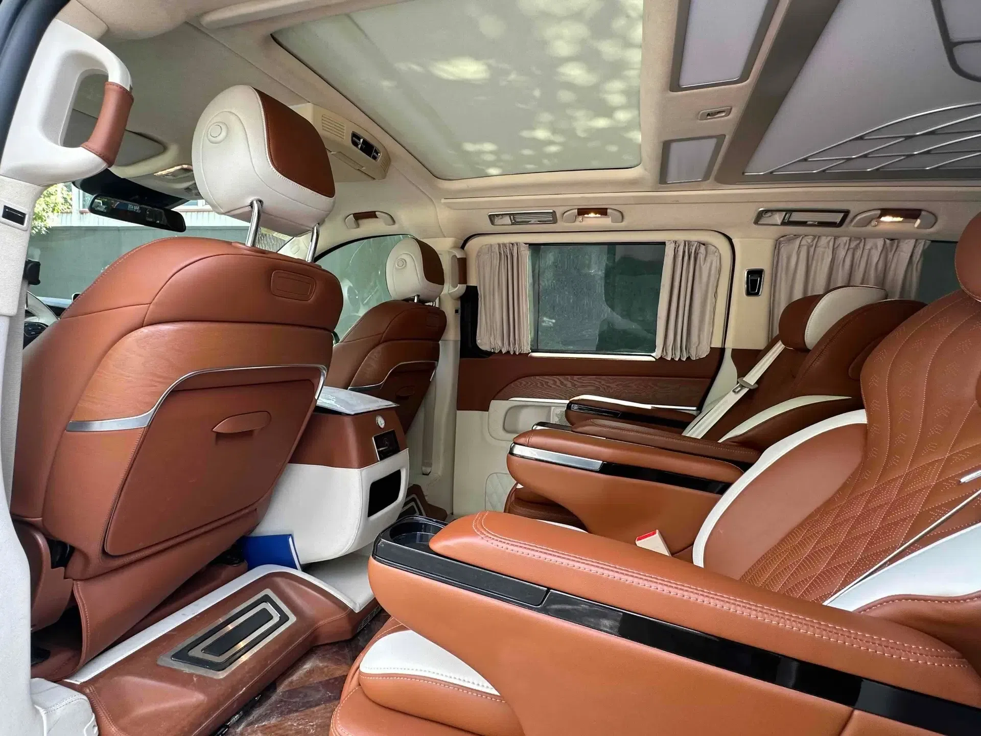 奔驰v级 2021款 v 260 l 长轴距豪华版 21