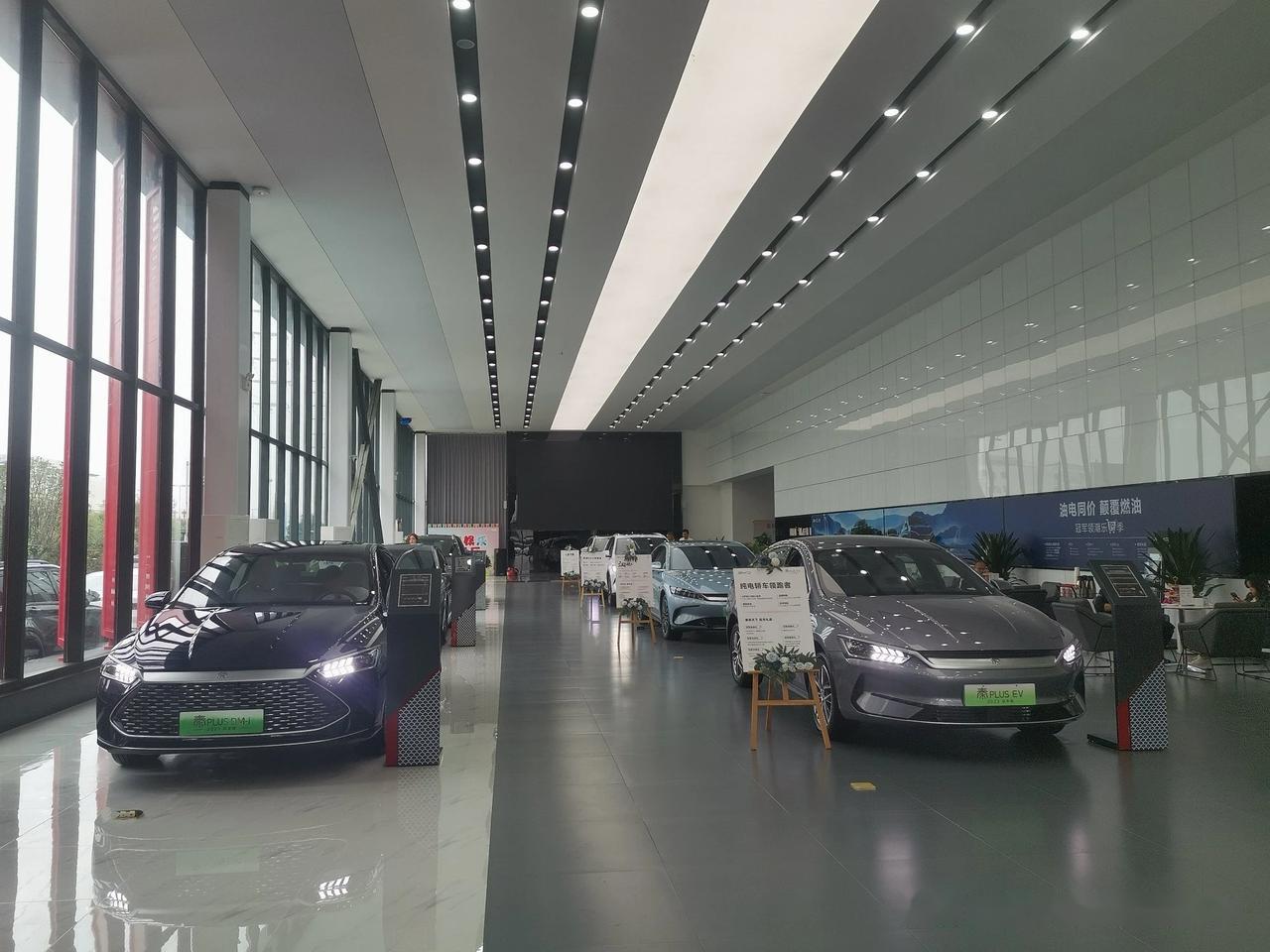 昨天去西安王朝比亚迪4s店喜提一辆比亚迪新能源唐dm-p,从9点进店到