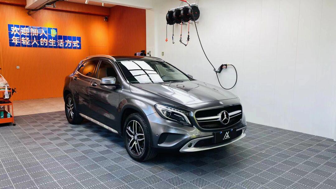 小汽车贴膜,奔驰gla,改色超亮金属钨钢02