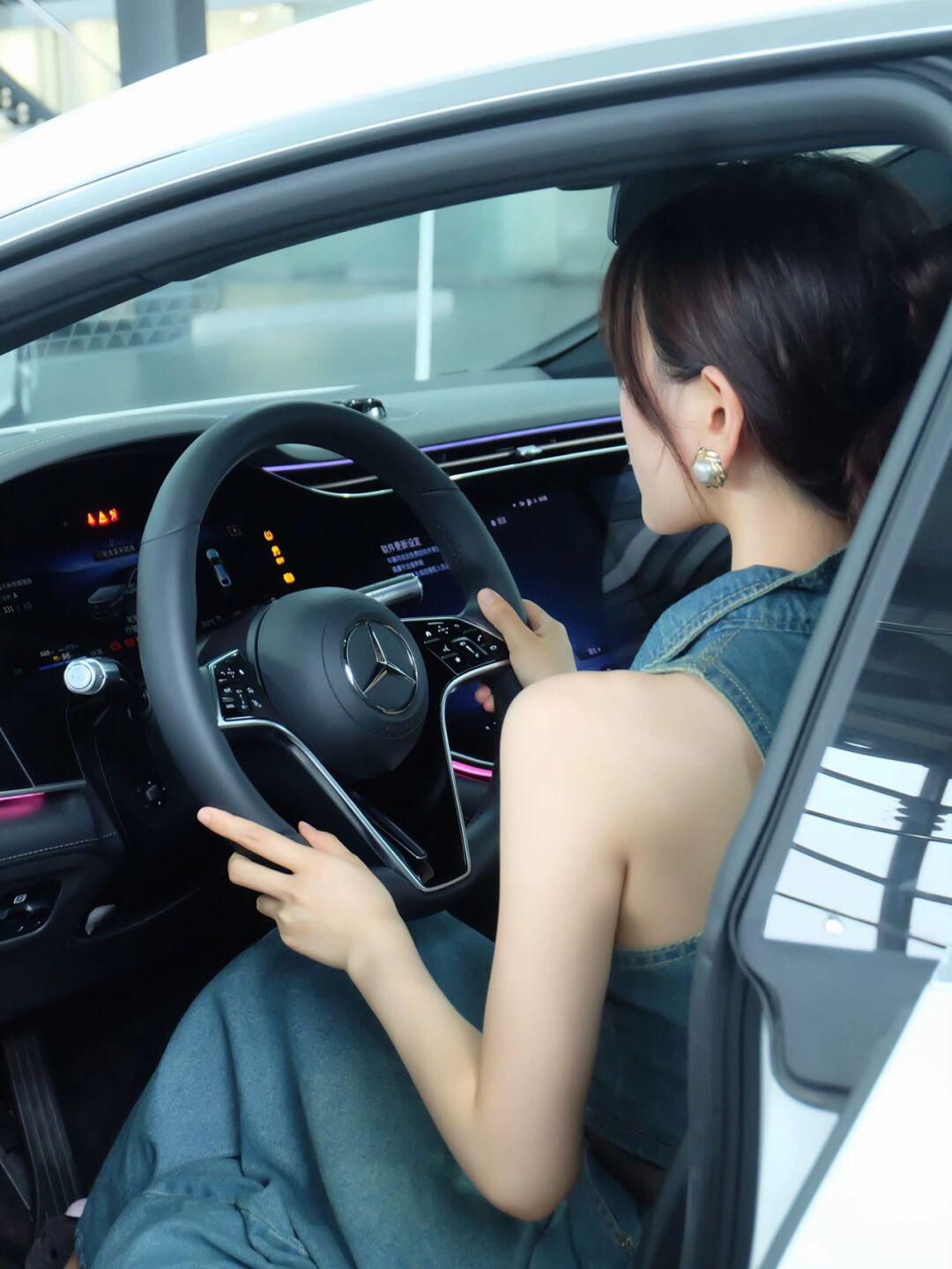 在秋天出发,坐上我的副驾7015_奔驰eqs社区_易车社区