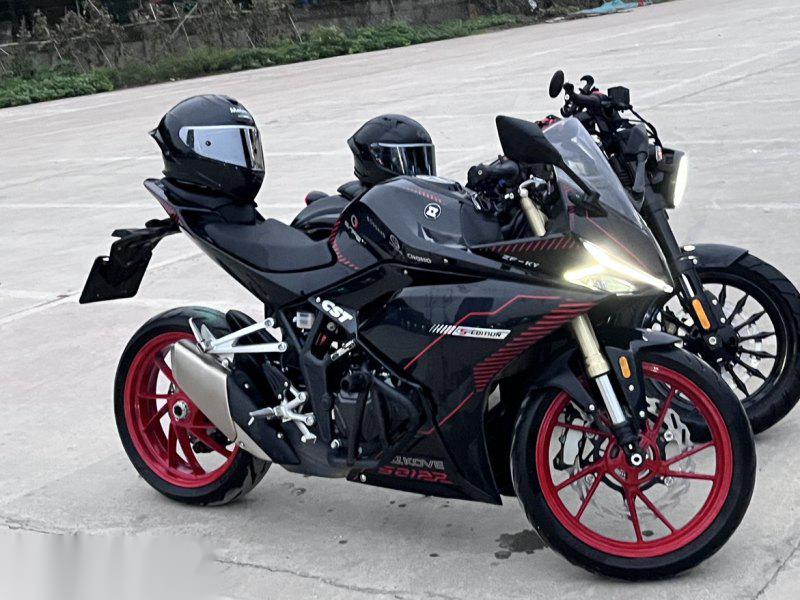 凯越321rrs换一个后轮胎多少钱啊?