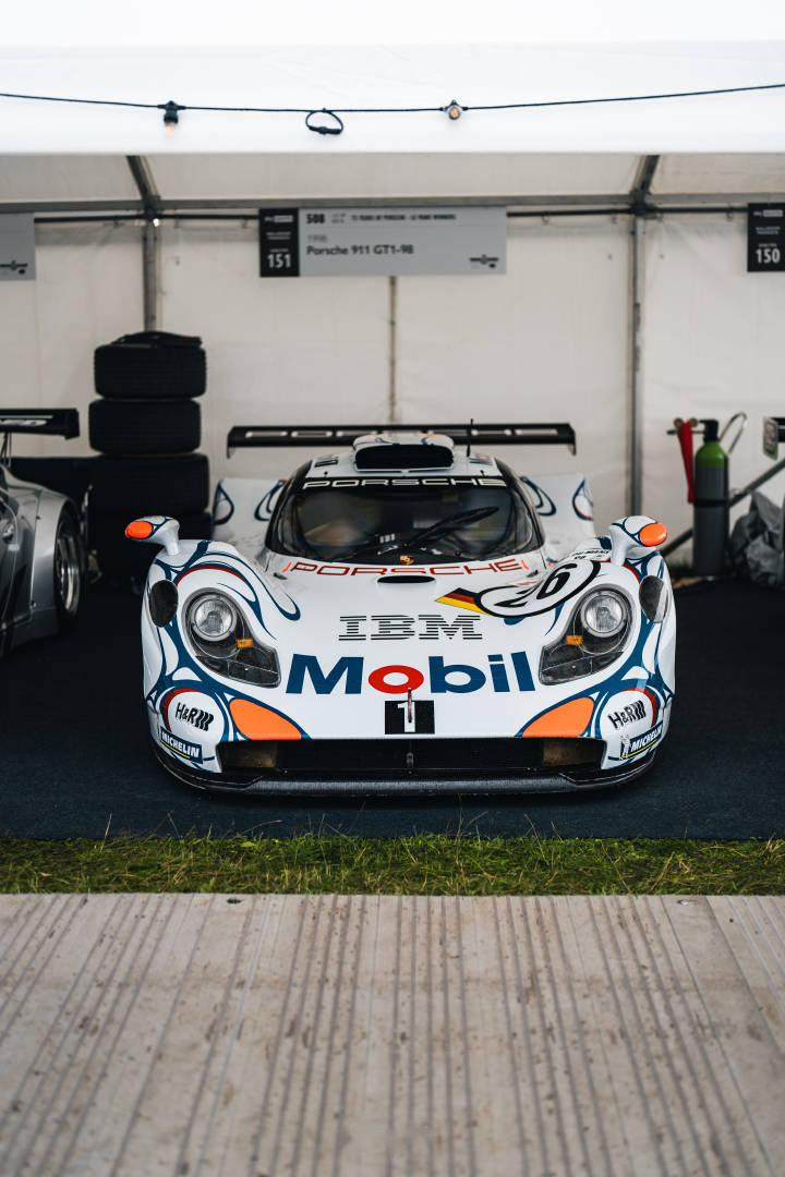 1998年的911 gt1 26号涂装勒芒冠军原车 可惜在今年速度节的最后一天