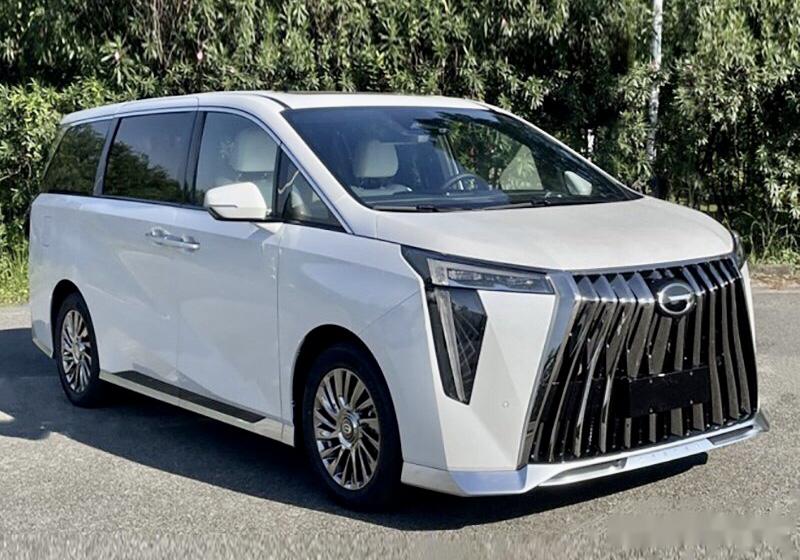 一直觉得广汽传祺m8是国内mpv车型里最好看的车型之一,每一代都颜值