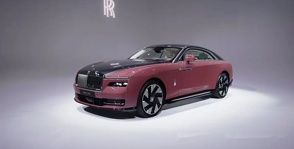 劳斯莱斯闪灵,一款电动超跑车,以闪电速度和灵魂寓意其特性.