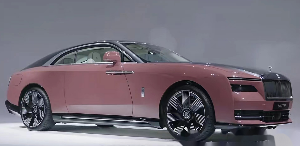 外观由劳斯莱斯设计师团