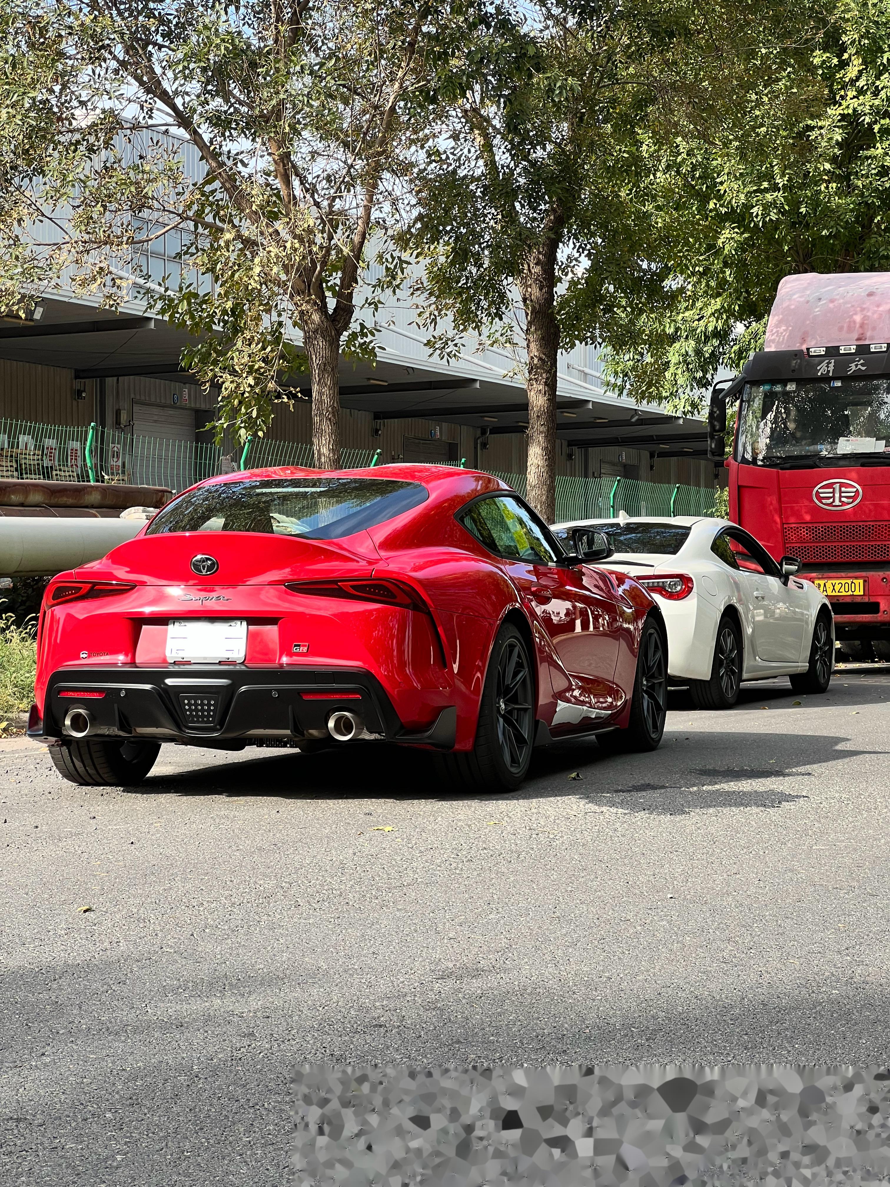 其实gr supra跟brz驾驶感受很相近 gr supra会放大你的感受 都属