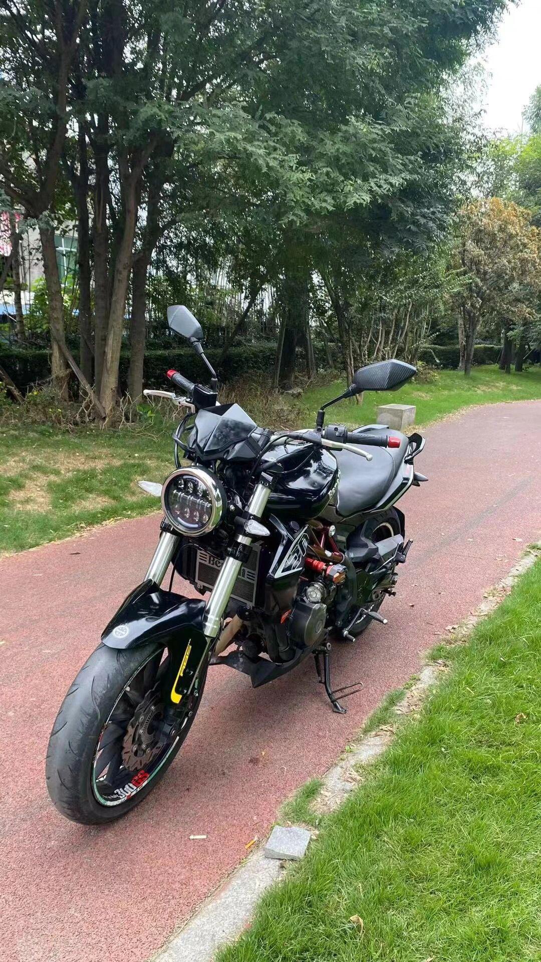 黄龙300双缸水冷 前后abs 中国好声音 改装复古大灯 射灯 防摔棒 原厂