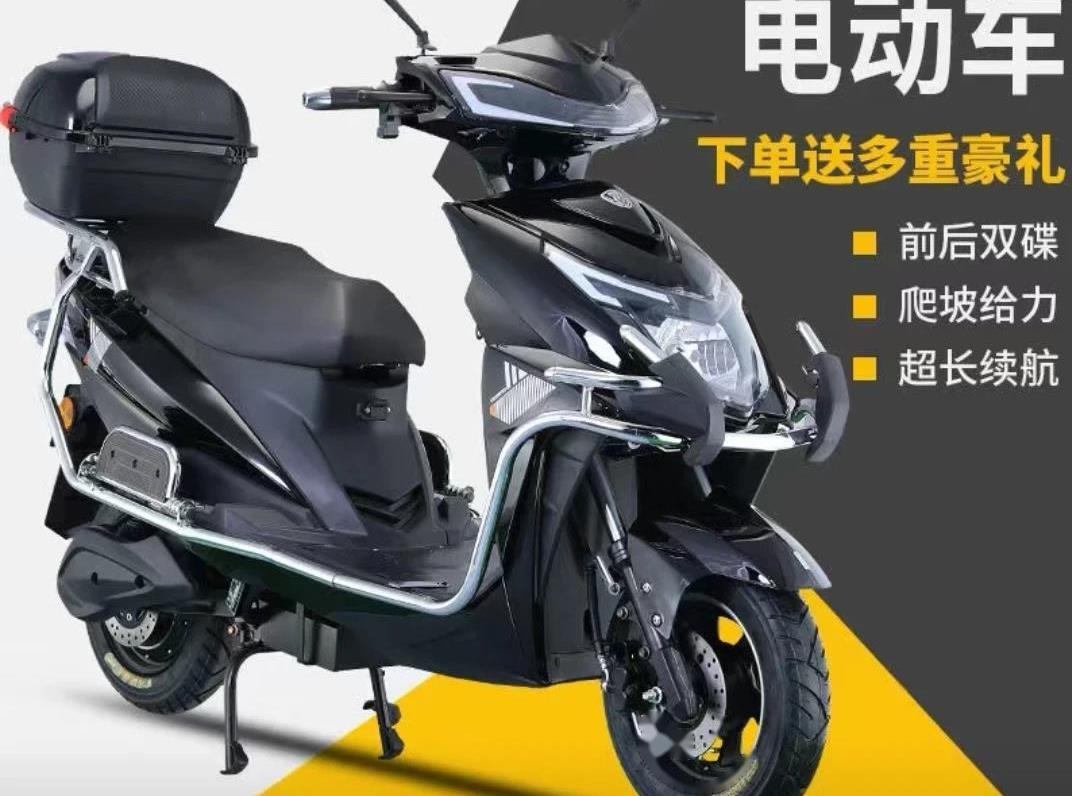 我在拼多多买了一辆杂牌电动摩托车.框架很大,就像一个大踏板.