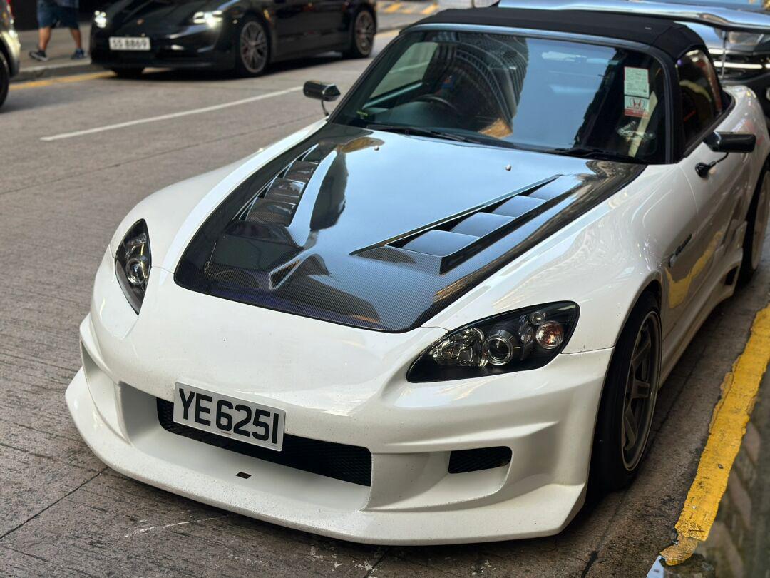 moto vehicles 香港街头 street corner