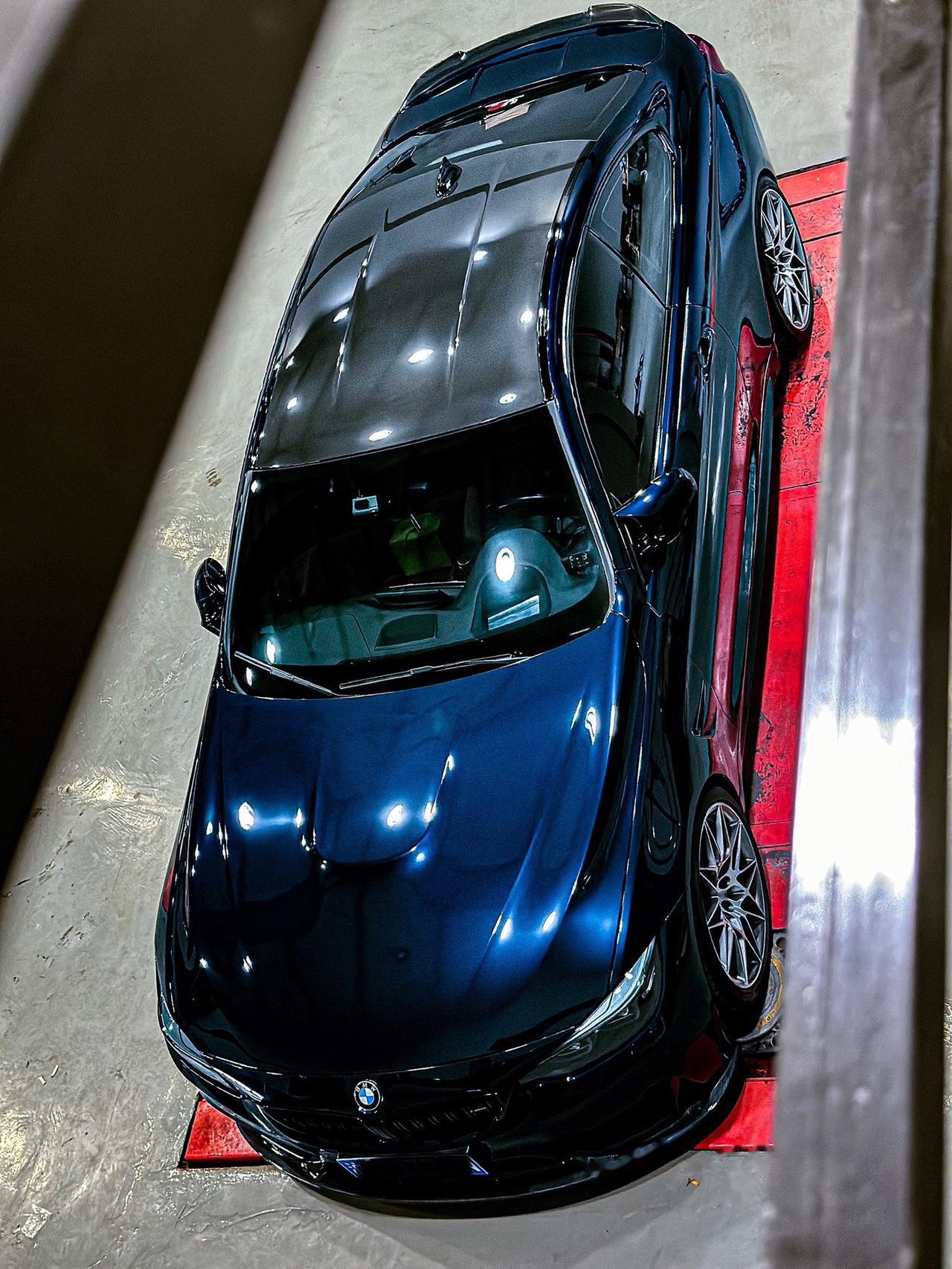 我:你好,98加满 加油站阿姨: 小伙子3系加95就够了