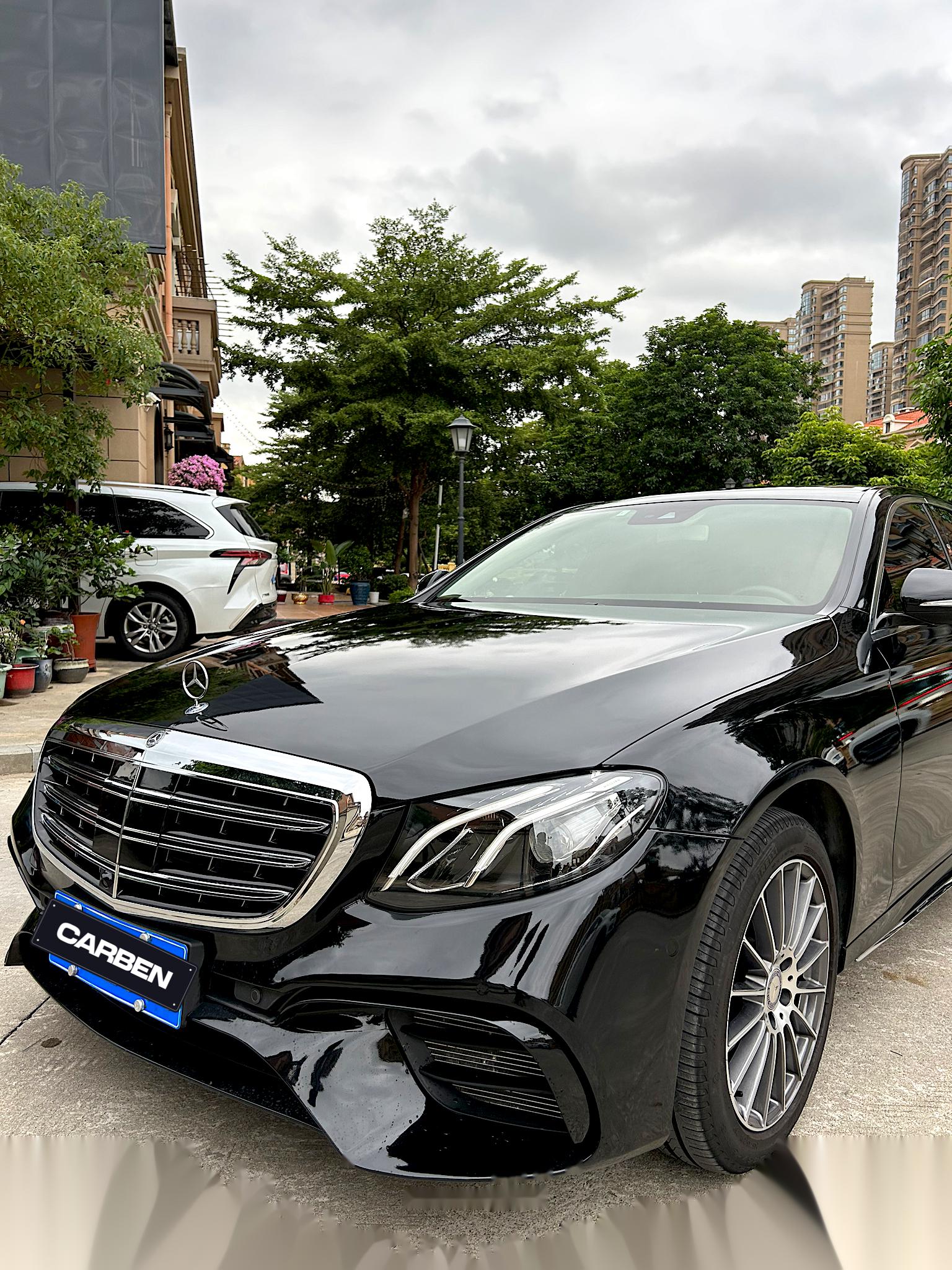 立标e63带盾牌奔驰e