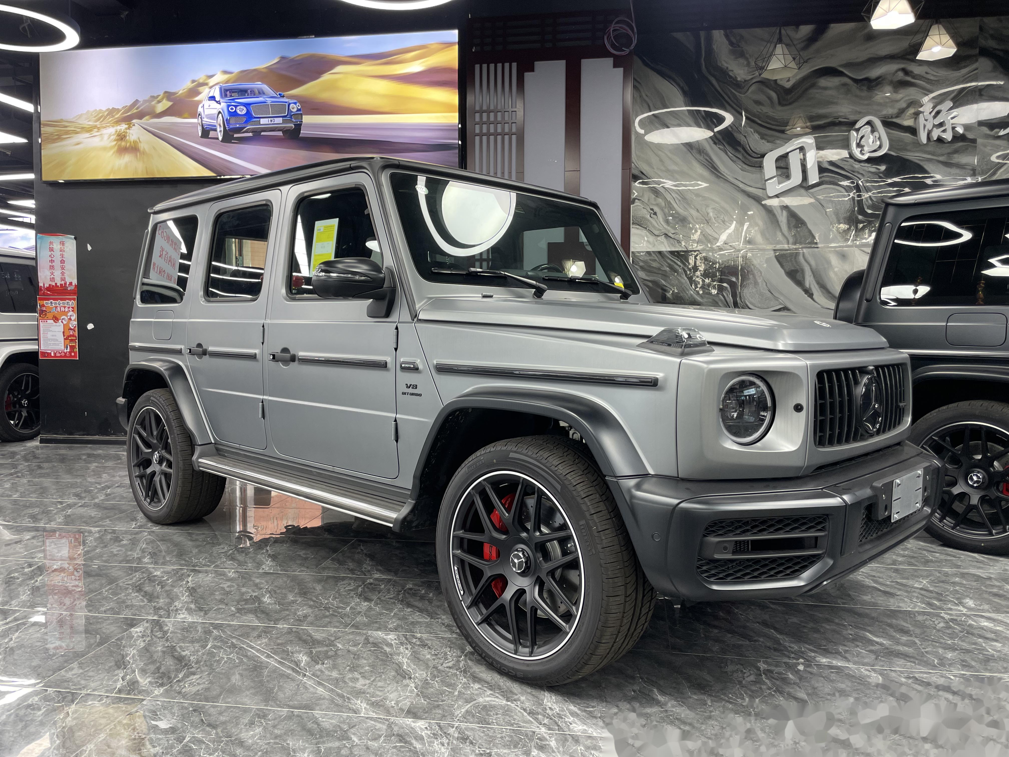 23款韩版g63,磨砂灰满配,23.3生产,现报价275万谈,现车! 配置首尔限