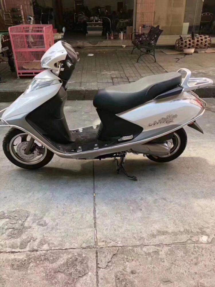 五羊本田有不少代表作,例如小公主scr100,佳