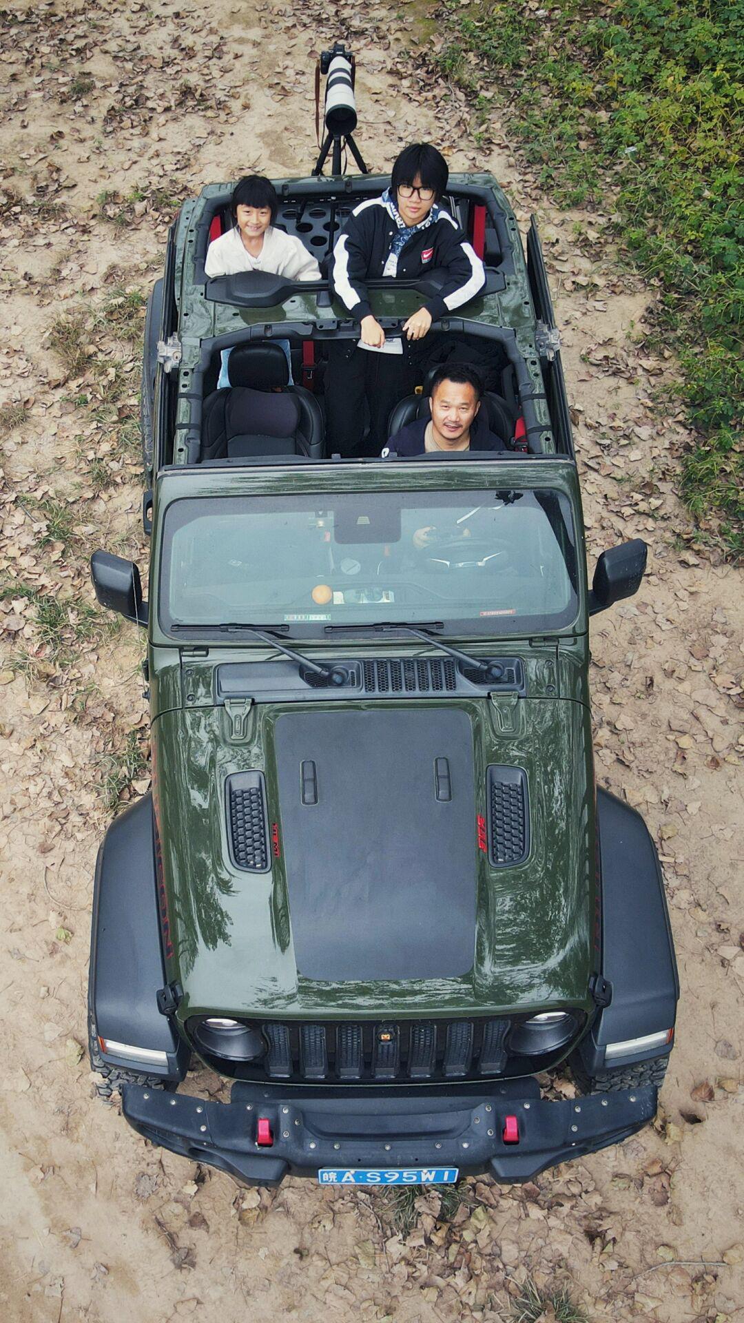 拆掉硬顶的敞篷牧马人