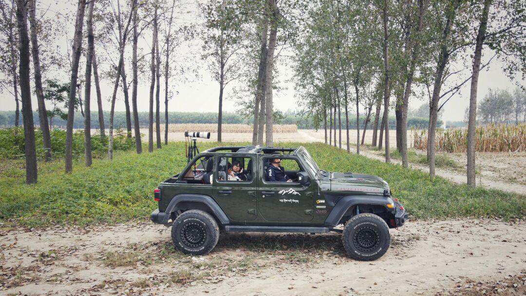 拆掉硬顶的敞篷牧马人