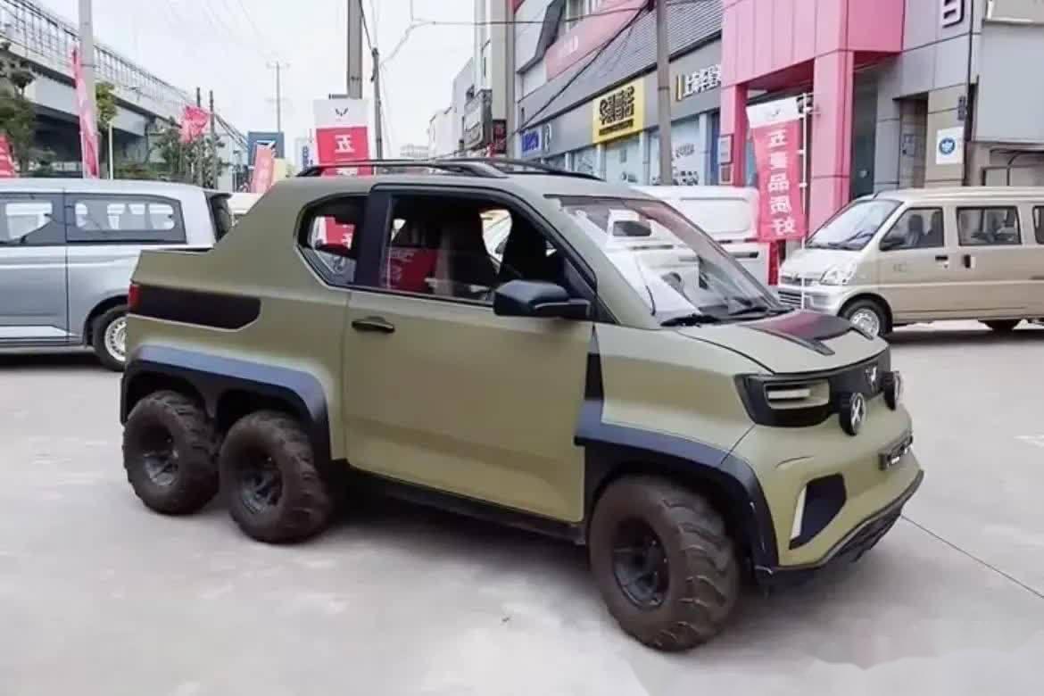 太可爱了! 五菱宏光mini 6x6小货车隆重上市. 你想买一个吗?