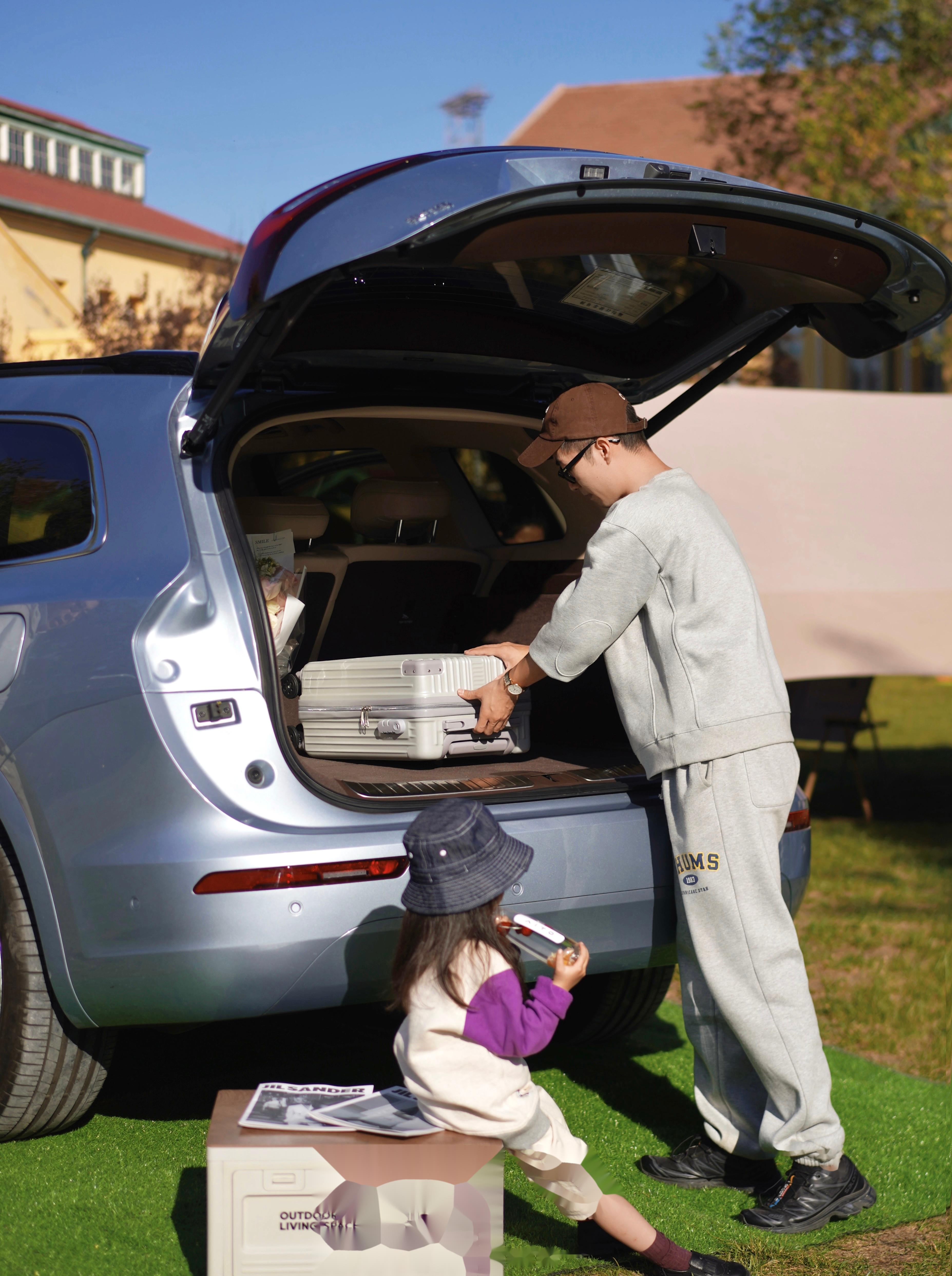 周末家庭出门日.