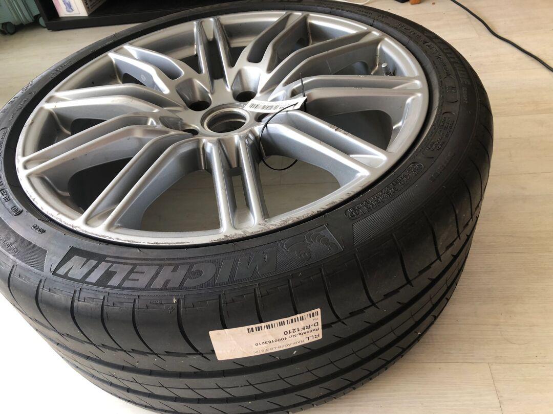 出保时捷米其林冬季轮胎,带轮毂,总共4个